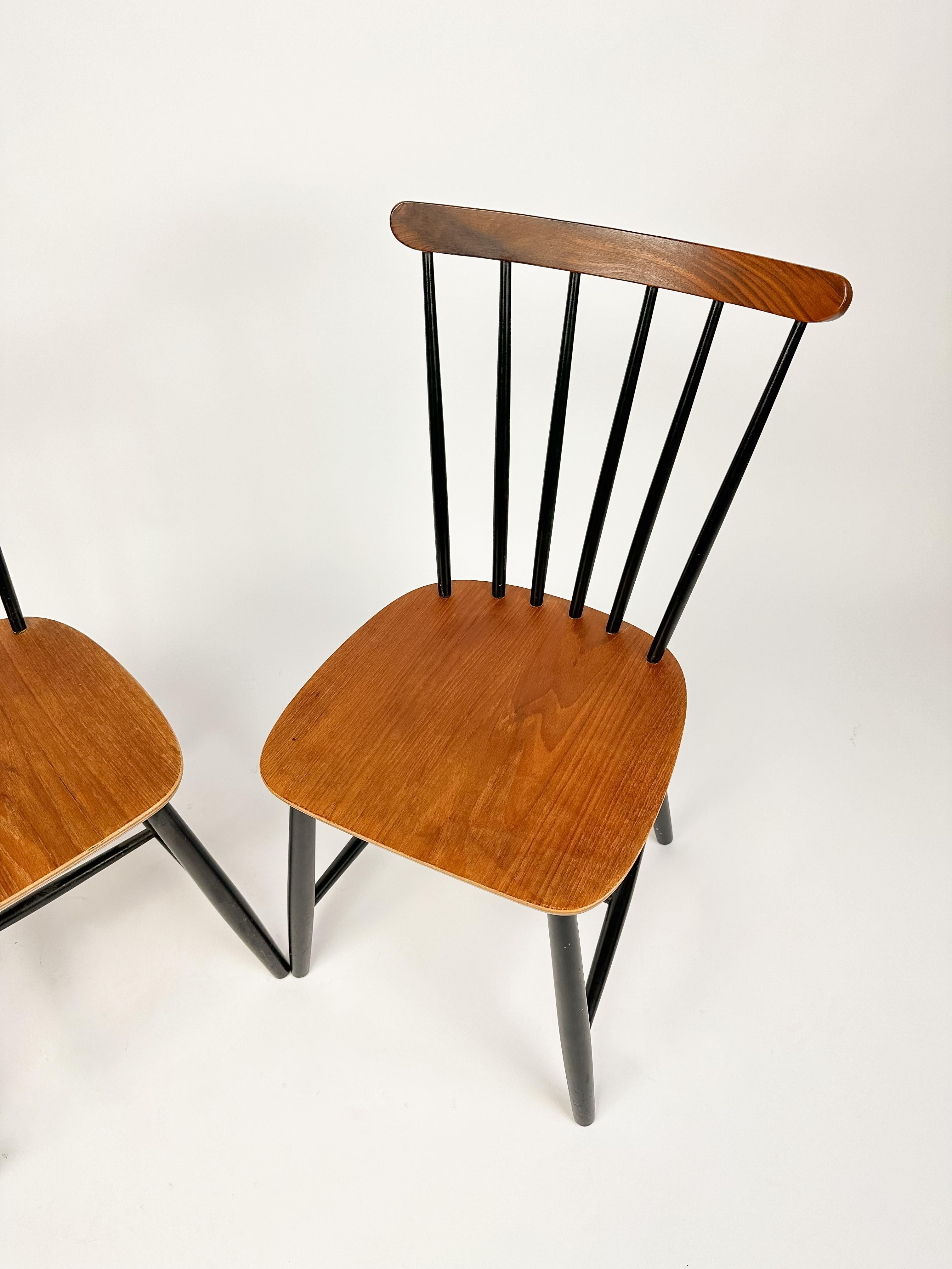Mid-Century Modern Set of Two Vintage Spindle Back Chairs in the style of Tapiovaara For Sale