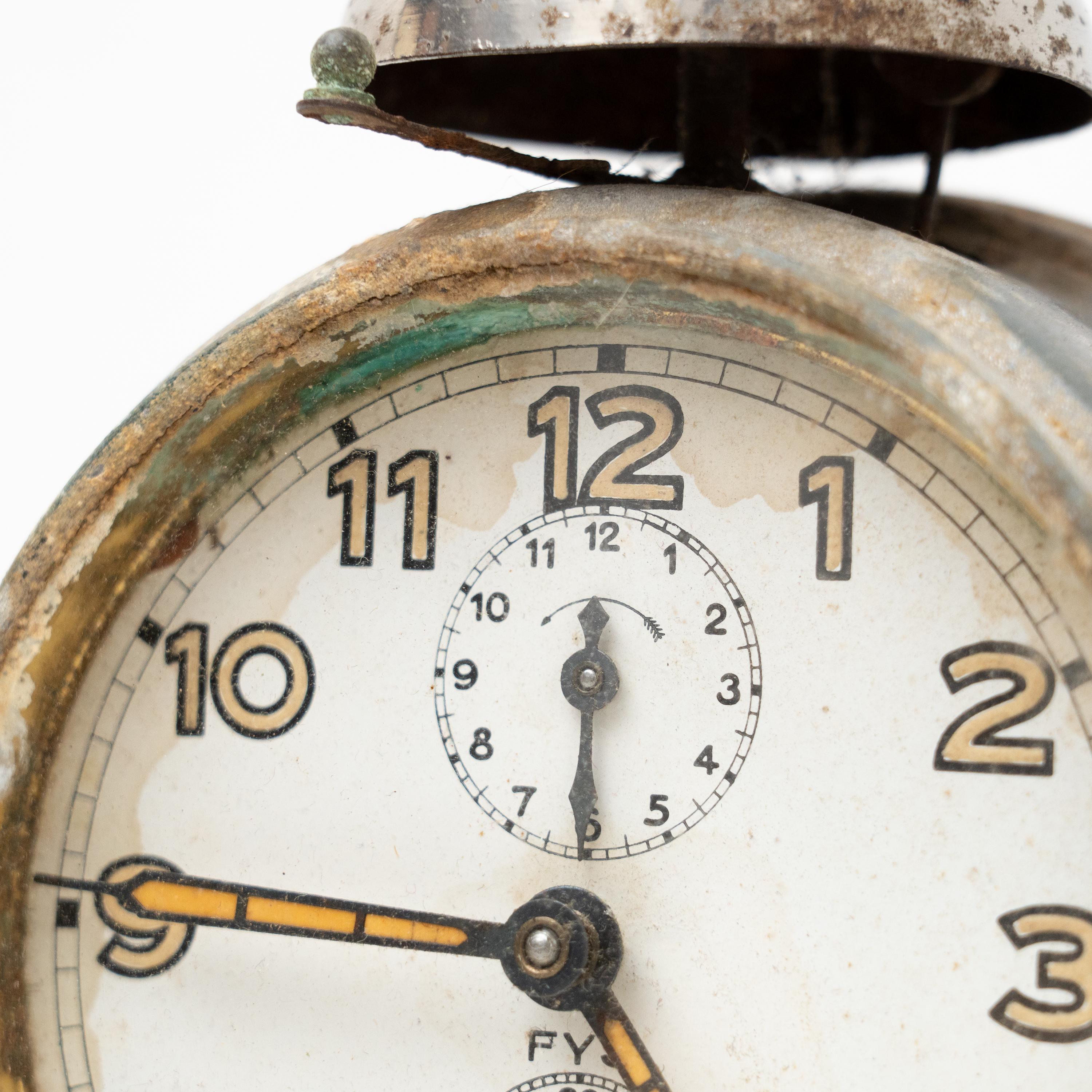 Ensemble de deux horloges d'alarme espagnoles traditionnelles vintage, vers 1960 en vente 7