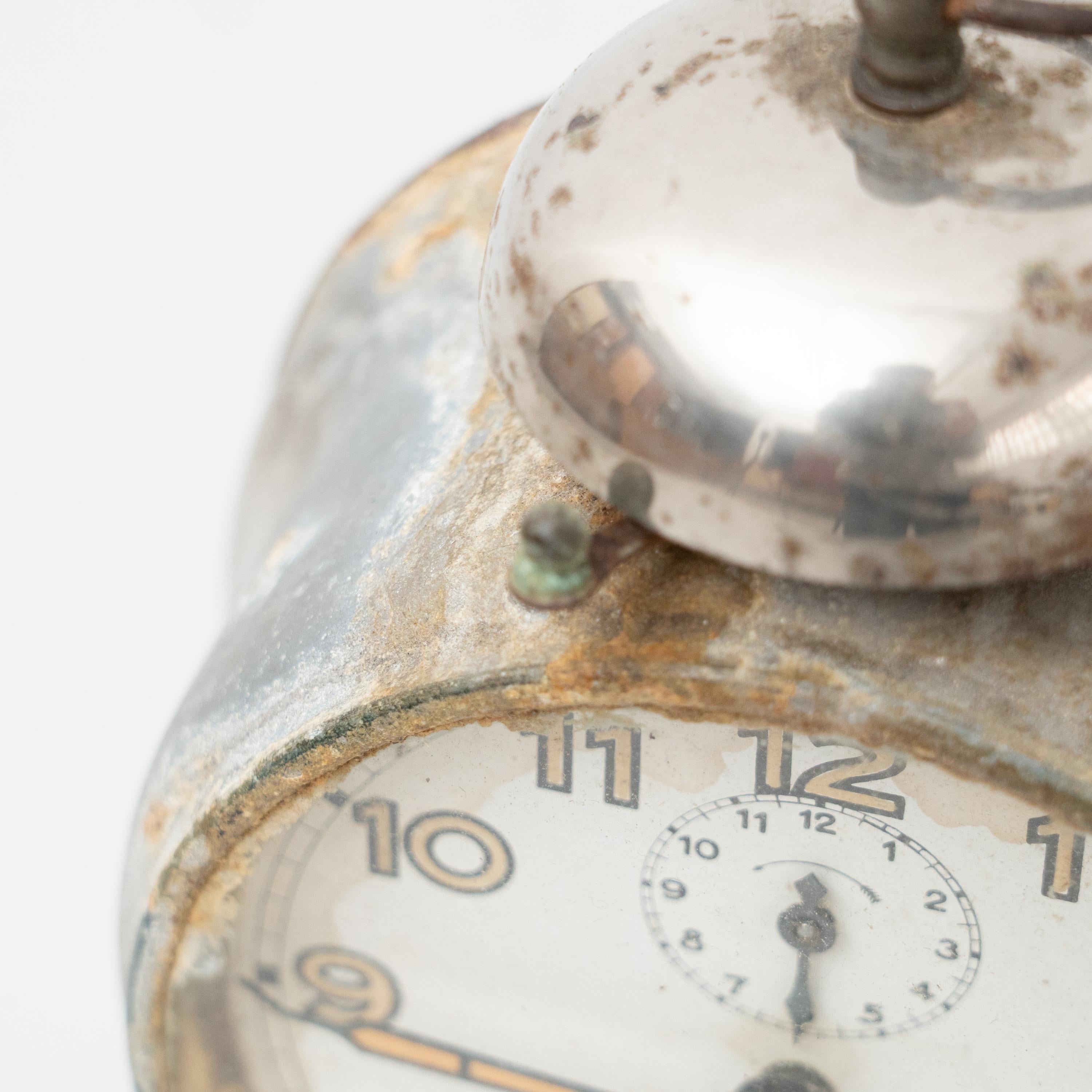 Ensemble de deux horloges d'alarme espagnoles traditionnelles vintage, vers 1960 en vente 8