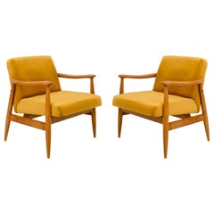 Ensemble de deux fauteuils vintage en velours jaune moutarde:: années 1960