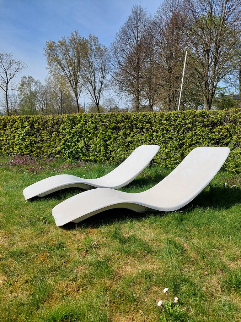 Lacquered Set of Two Vintage White Fiberglass Lounge Chairs by Charles Zublena 1960s. For Sale