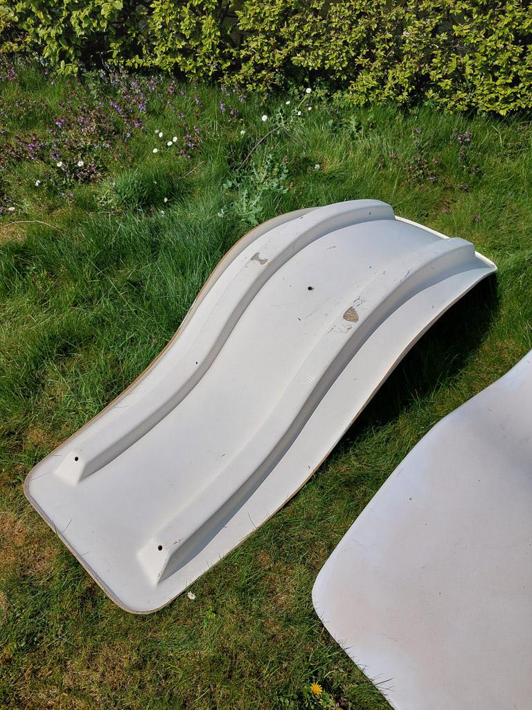 Mid-20th Century Set of Two Vintage White Fiberglass Lounge Chairs by Charles Zublena 1960s. For Sale