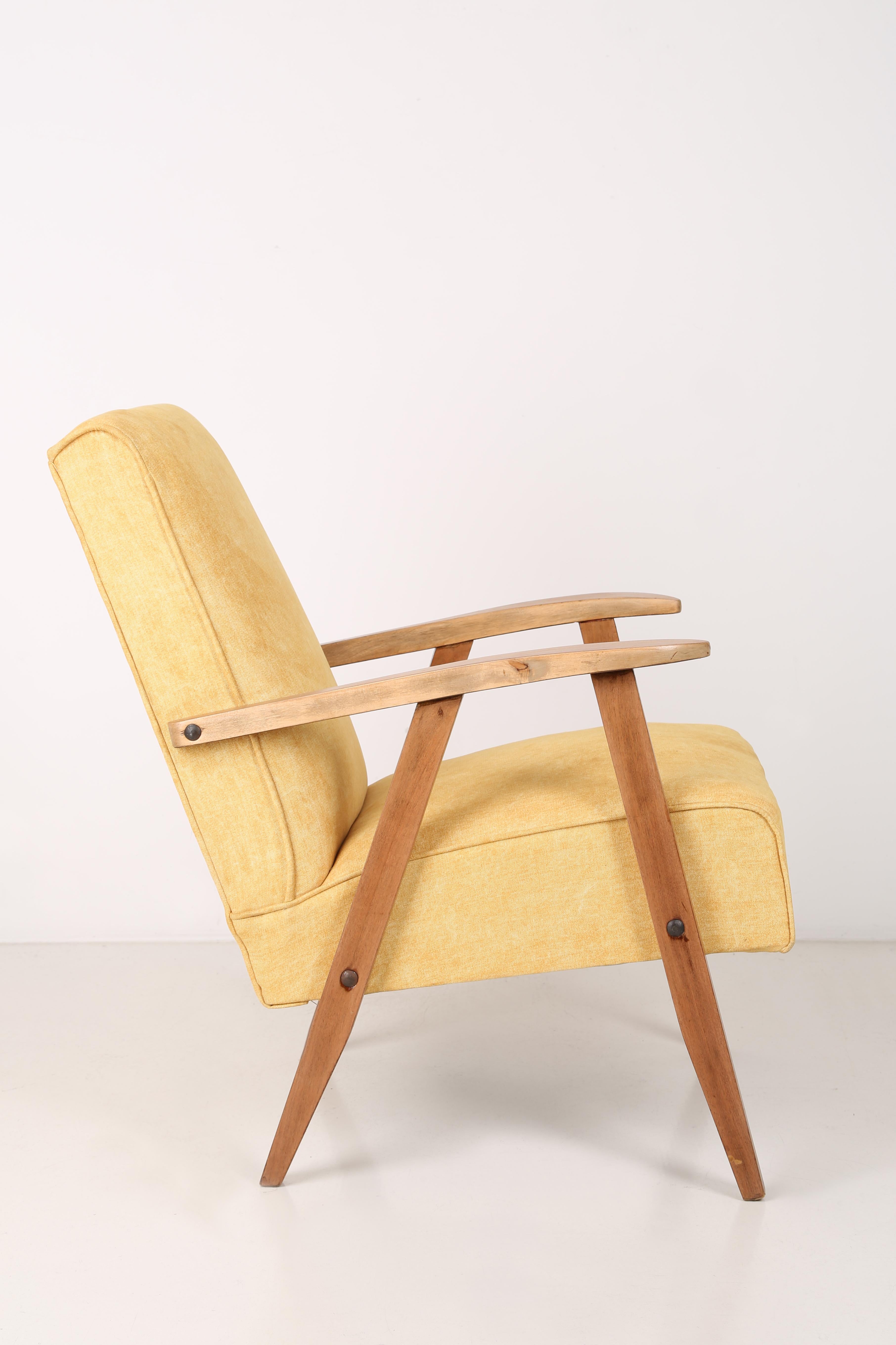 Mid-Century Modern Set of Two Vintage Yellow VAR Armchairs, 1960s For Sale