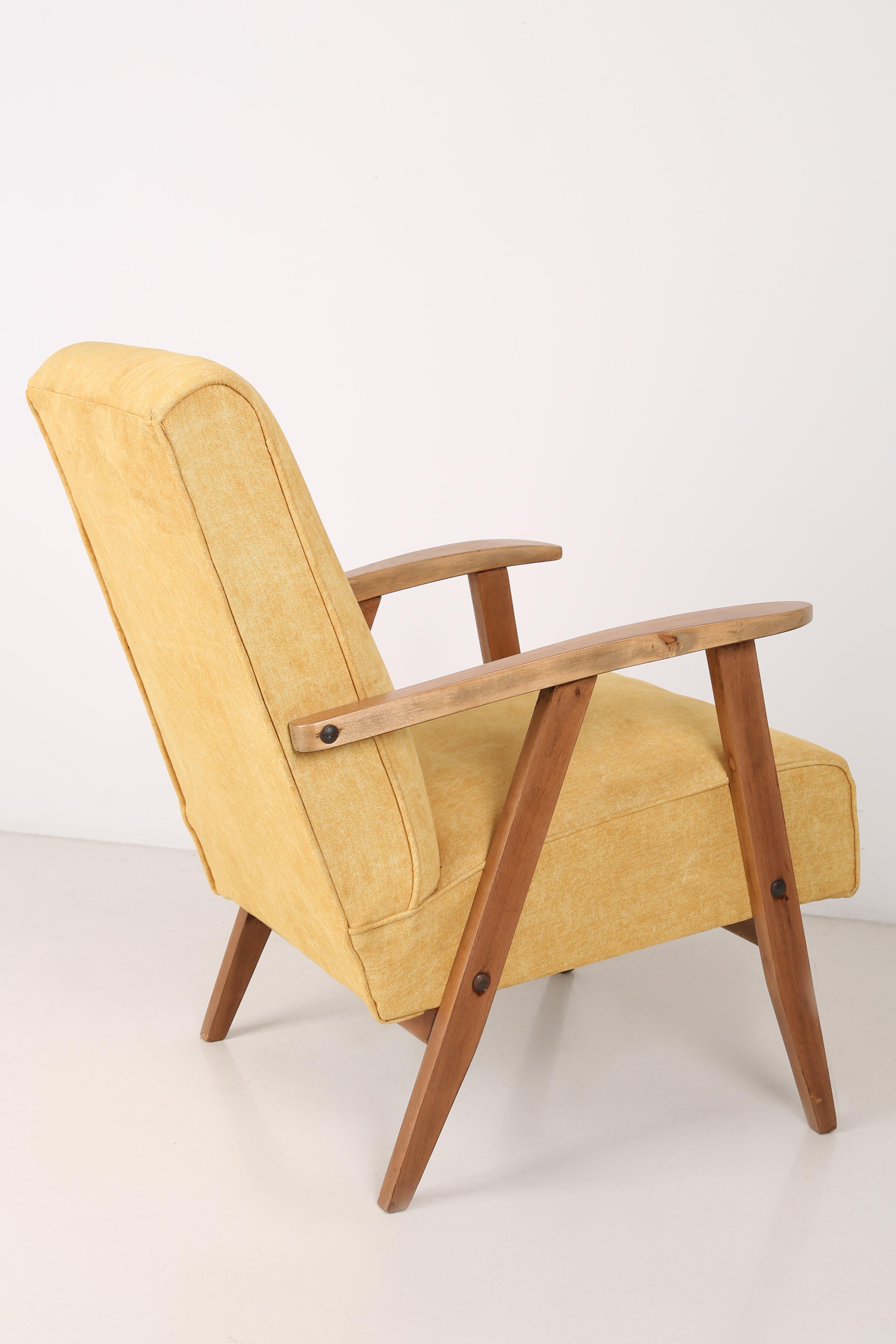 Set aus zwei gelben Vintage- VAR-Sesseln, 1960er Jahre im Zustand „Hervorragend“ im Angebot in 05-080 Hornowek, PL
