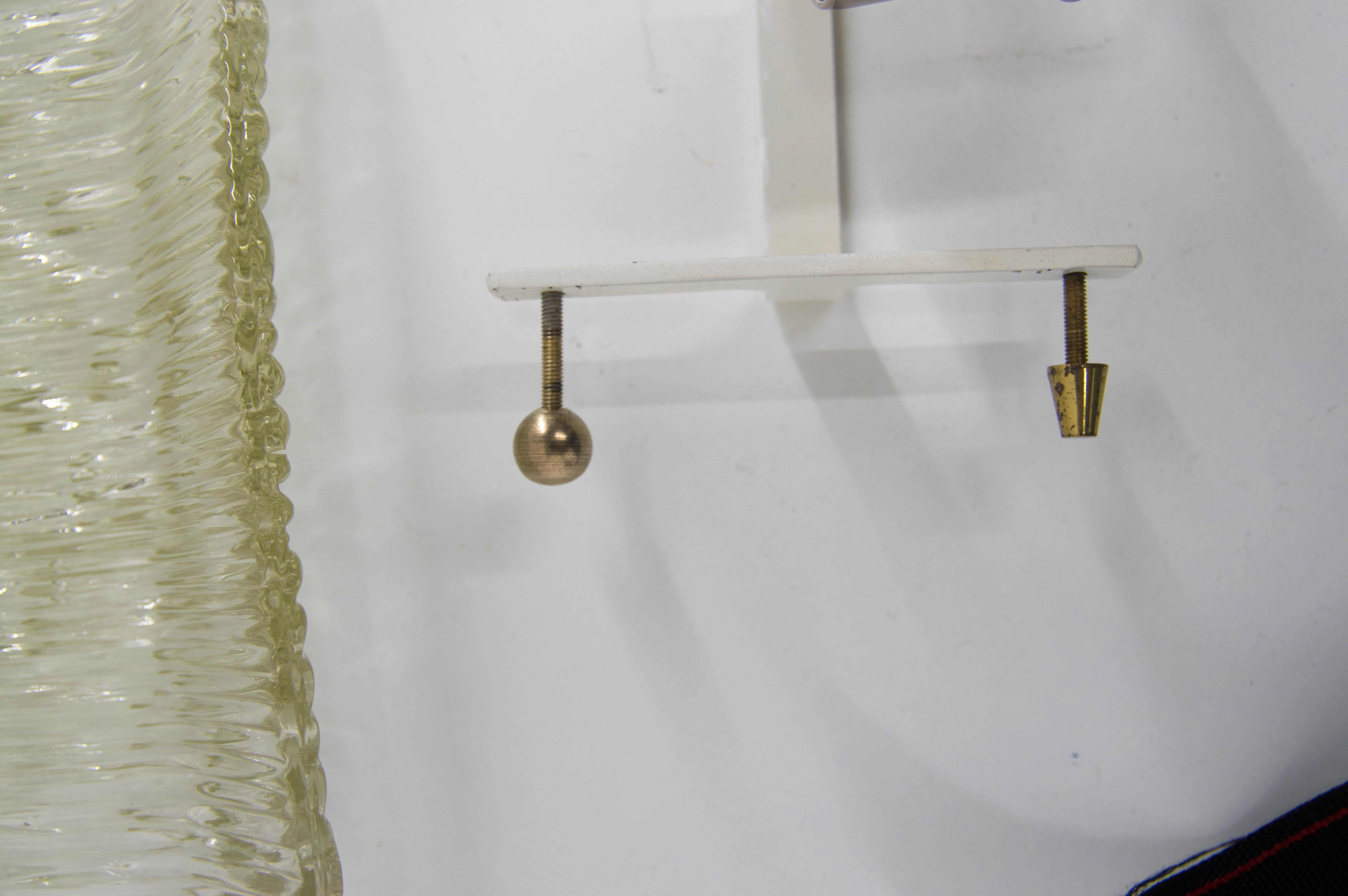 Ottone Set di due lampade da parete di Kalmar, anni '50 in vendita