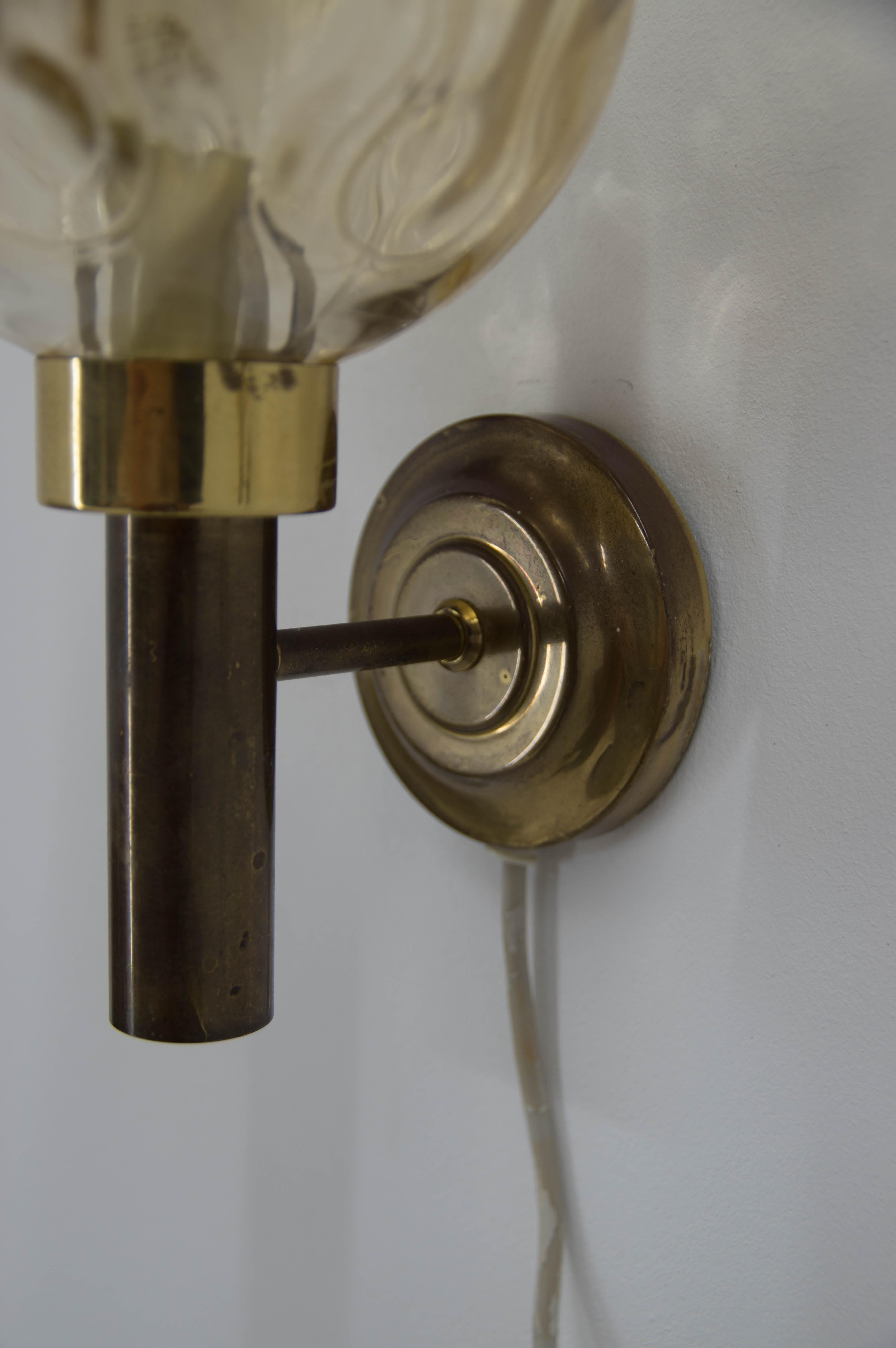 Juego de dos lámparas de pared, Dinamarca, 1970 Latón en venta