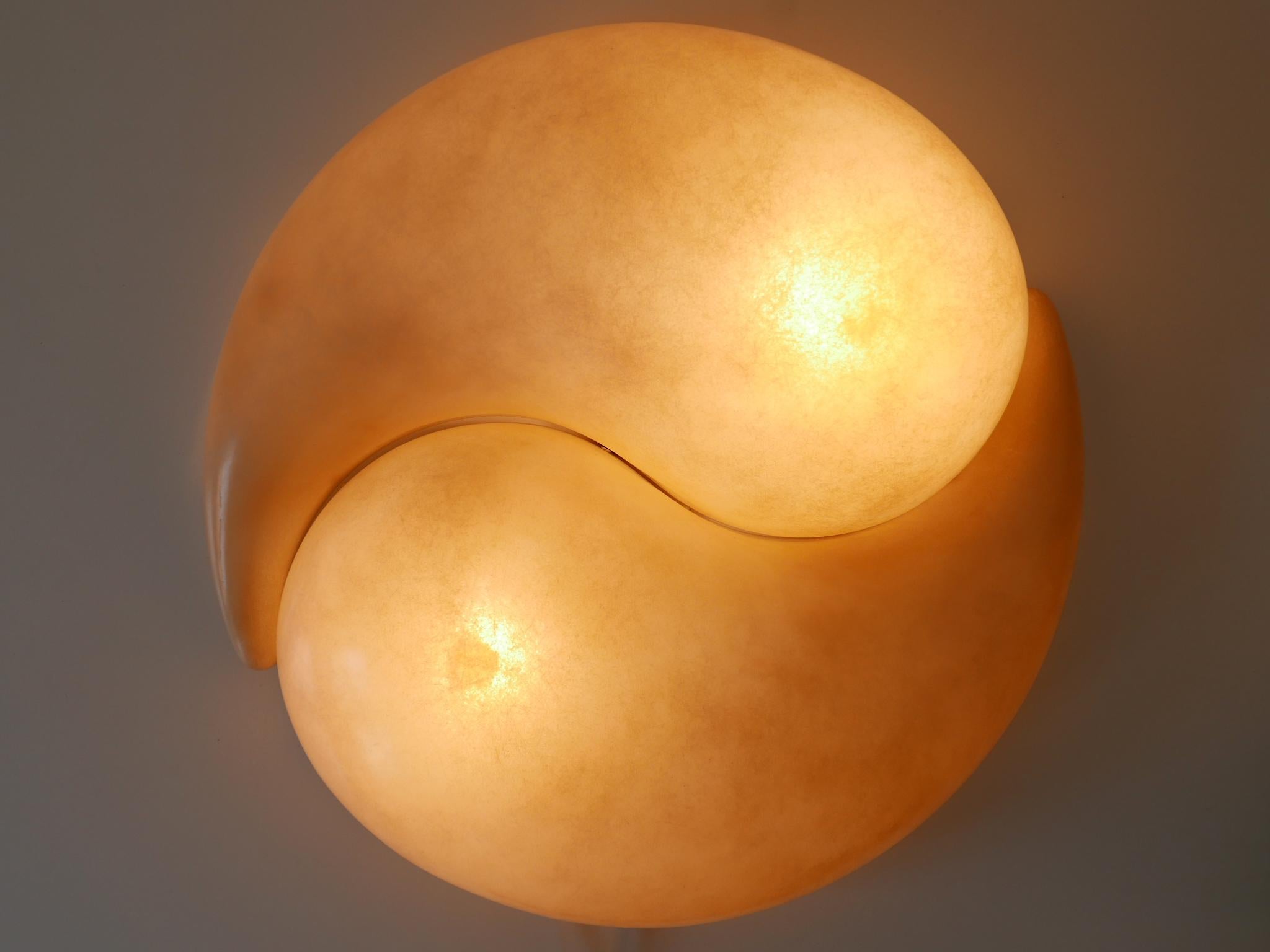 Conjunto de dos raras y elegantes lámparas de pared o apliques 