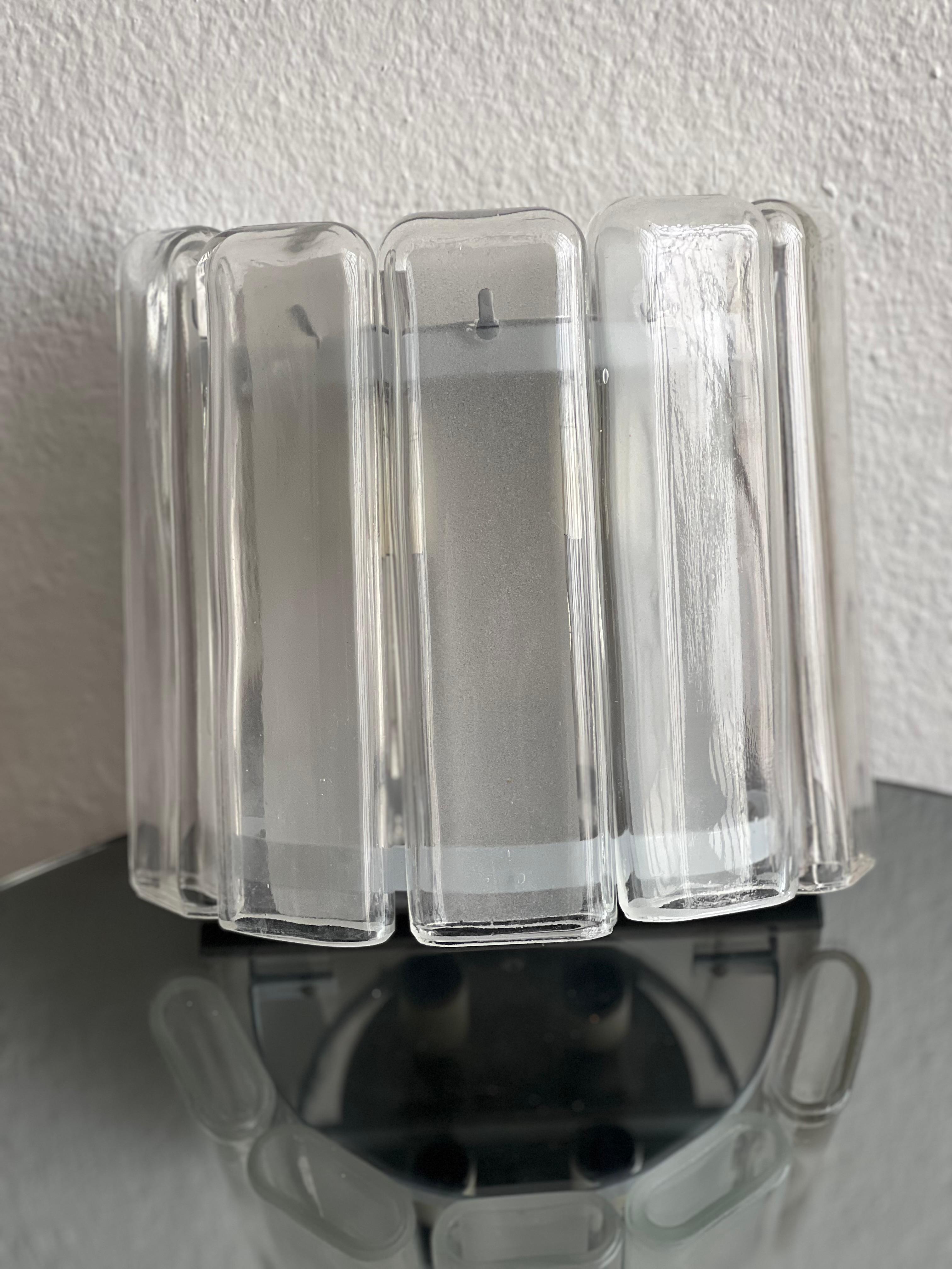 Minimal and sculptural Wall Sconce-Applique  Chromed metal & Murano glass 1970's For Sale 2