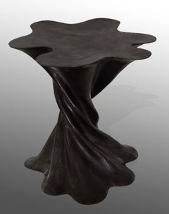 Ensemble de deux tables Waltz à patine foncée, fabriquées à la main en Inde par Stephanie Odegard