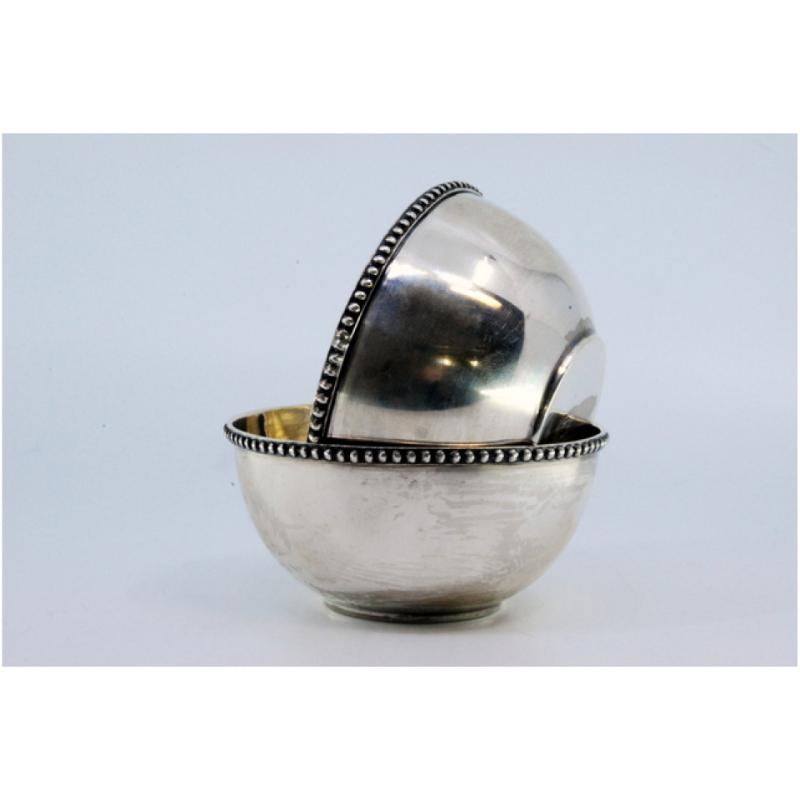 Description: Set of two washbasins in smooth silver with pearly edges. Metal: Silver. Origin: Portuguese. Mark: standing eagle. Weight: 164.75 grams (Set of two washbasins). Dimensions: 10cmx10cm. Content: 833/1000. Assay Mark: Yes, between 1938 and