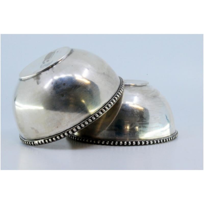 Set of two washbasins in smooth silver with pearly edges In Good Condition For Sale In Porto, PT