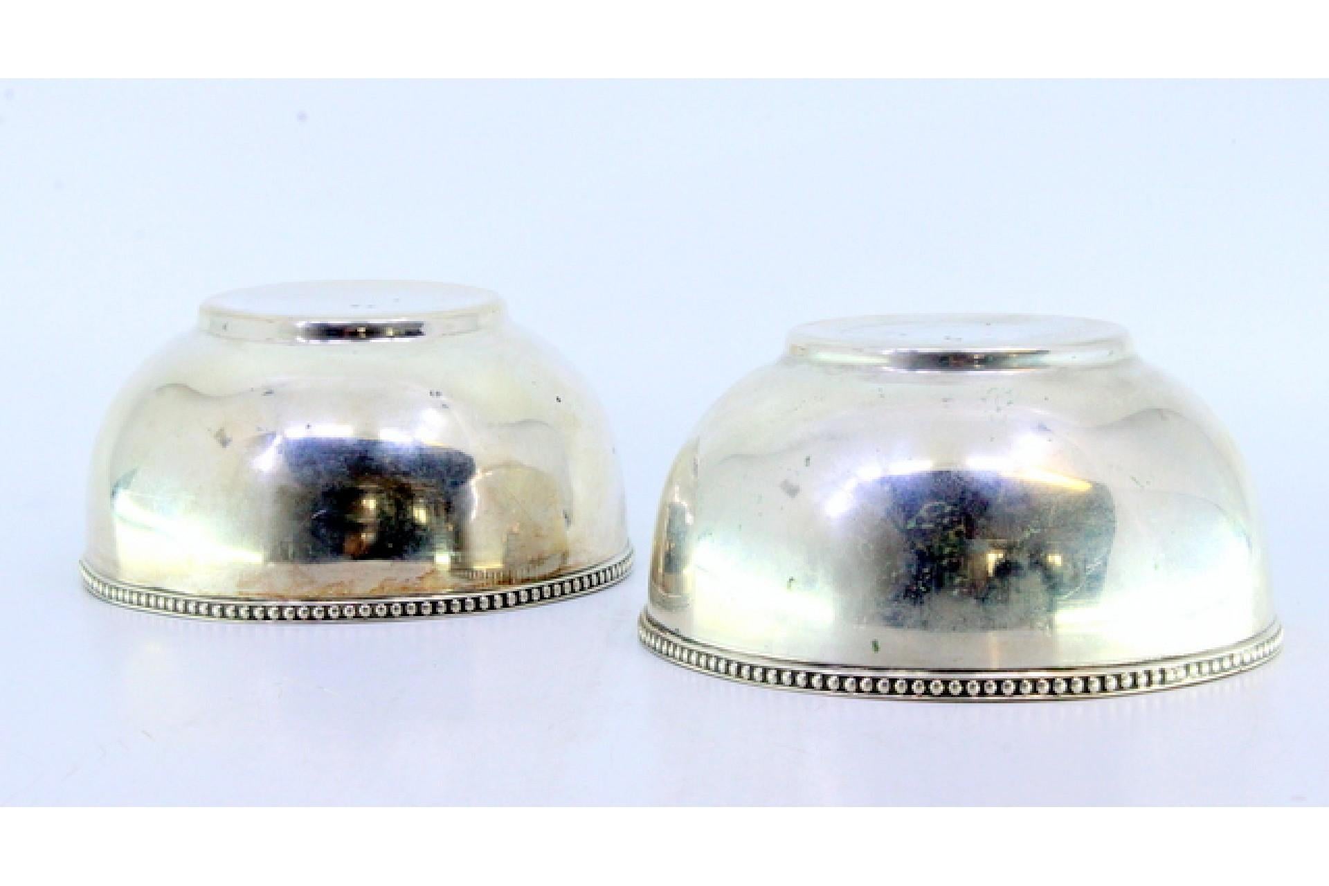 Set of two washbasins in smooth silver with pearly edges In Good Condition For Sale In Porto, PT