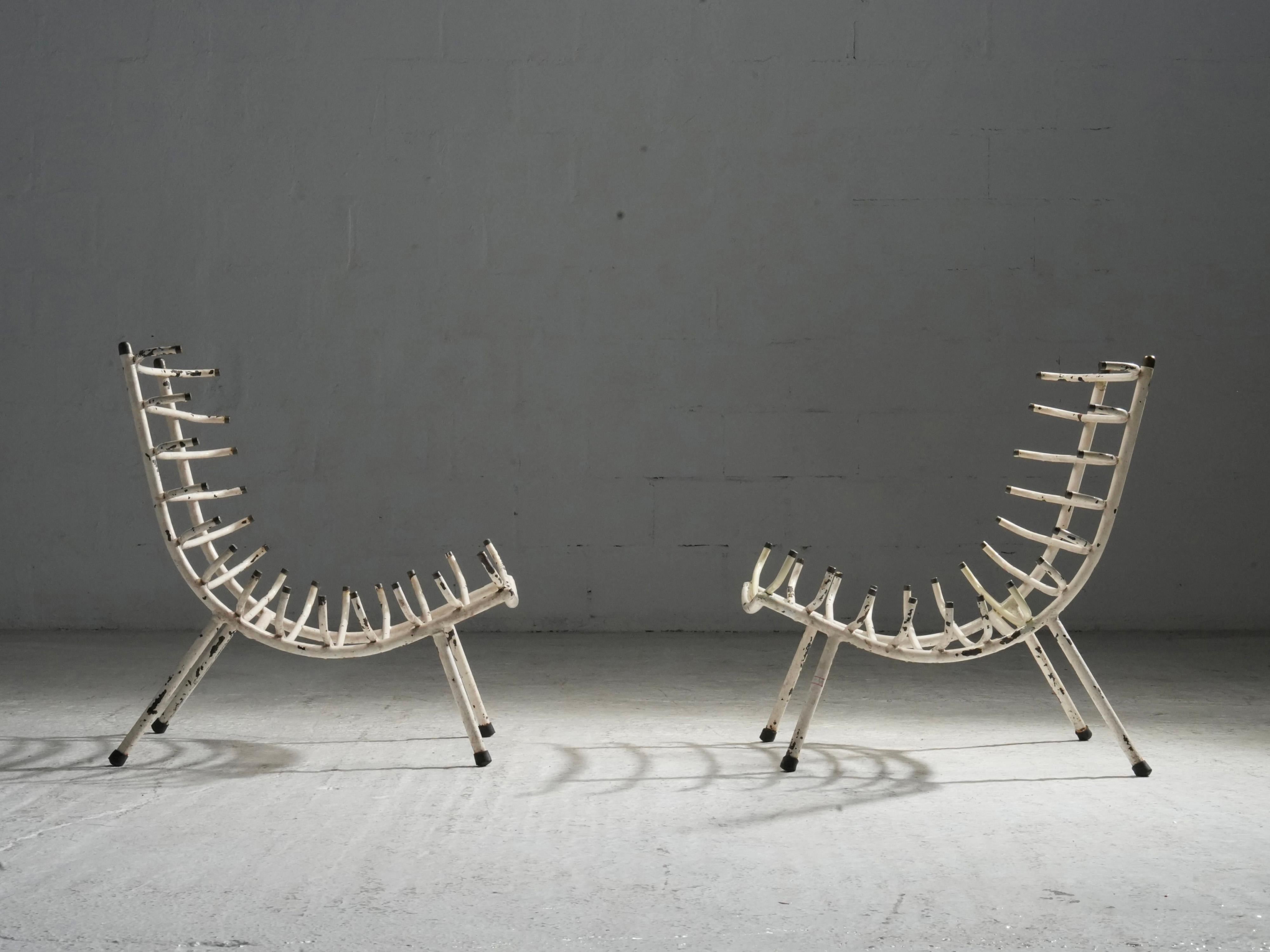 Mid-Century Modern Set of Two White Rib Chairs in Metal and Brass, Brazil, 1950's For Sale