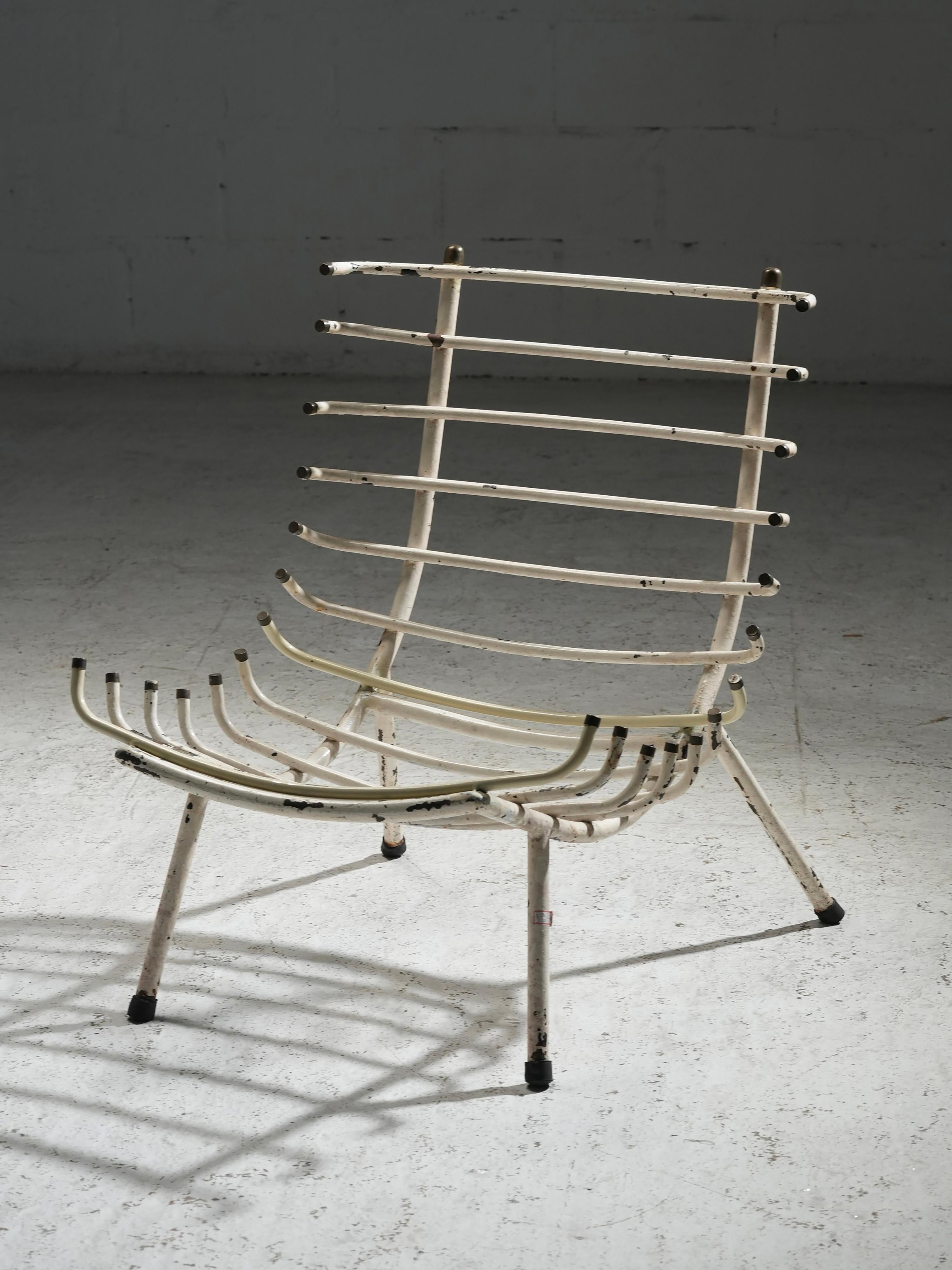 Set of Two White Rib Chairs in Metal and Brass, Brazil, 1950's For Sale 2