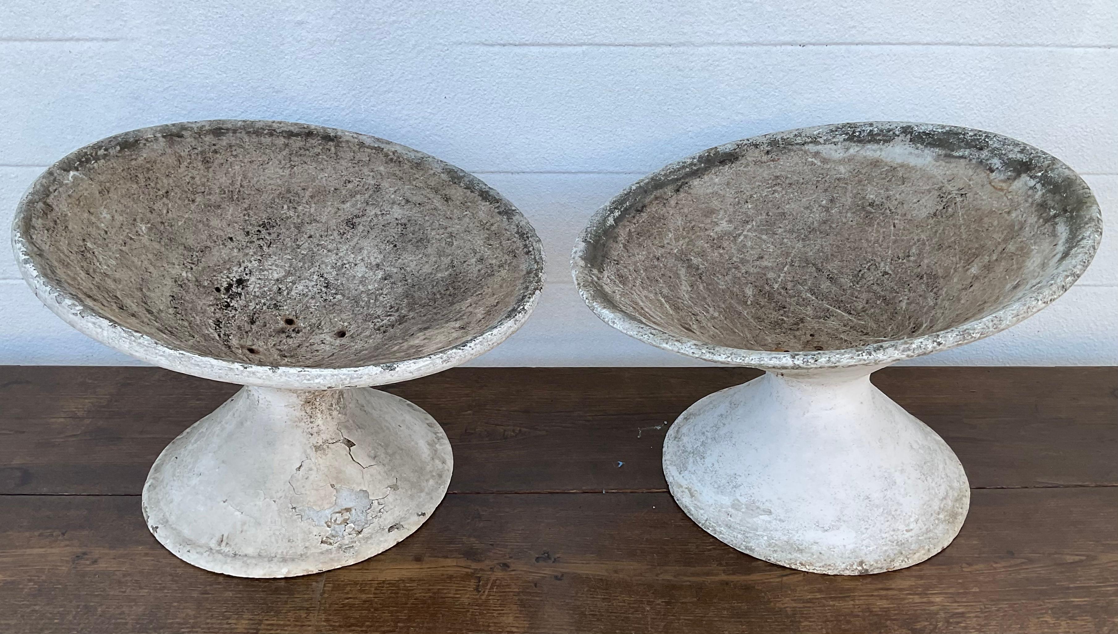 Set of Two Willy Guhl Tilted Concrete Planters In Good Condition For Sale In Bradenton, FL