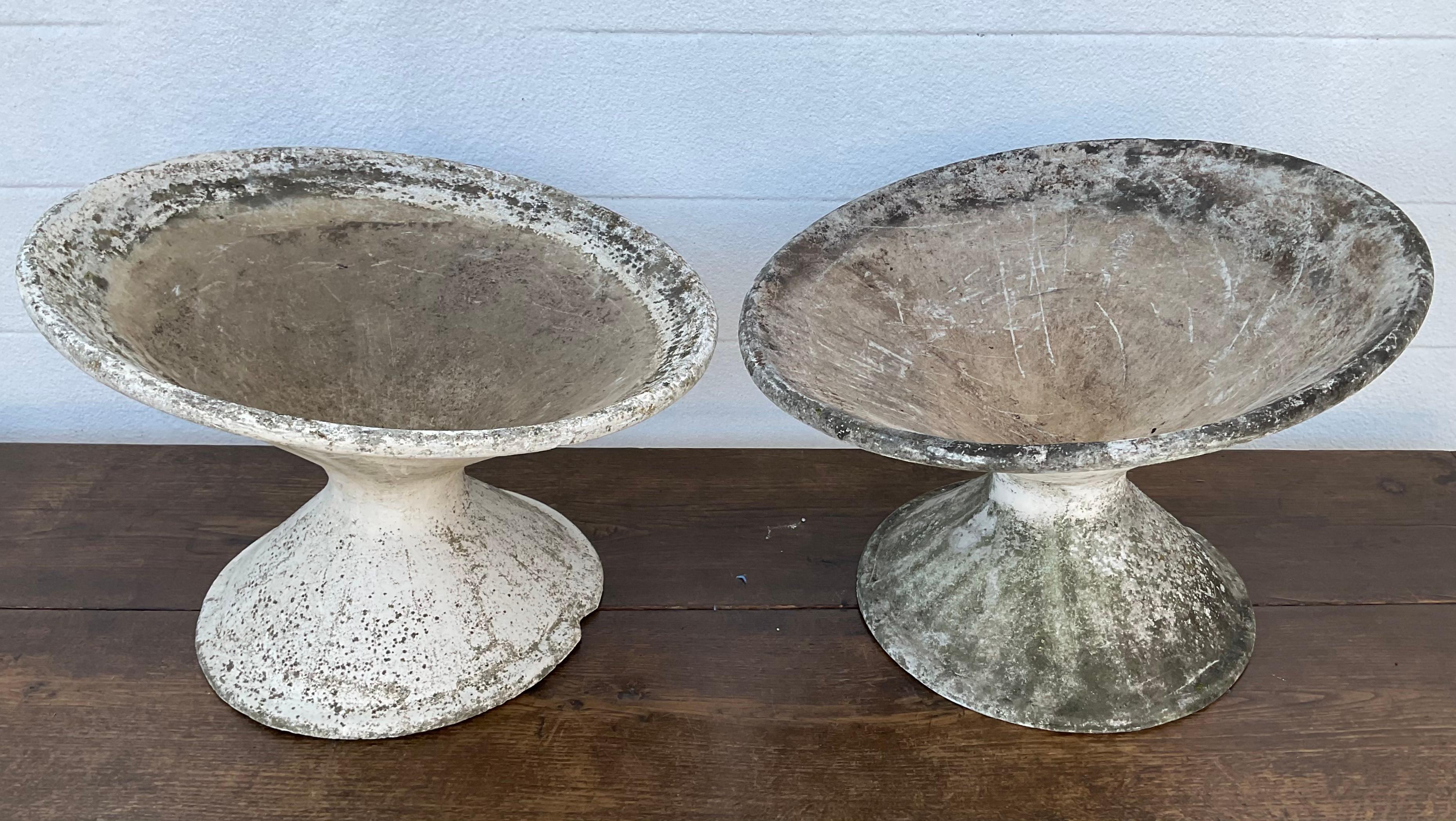 20th Century Set of Two Willy Guhl Tilted Concrete Planters For Sale