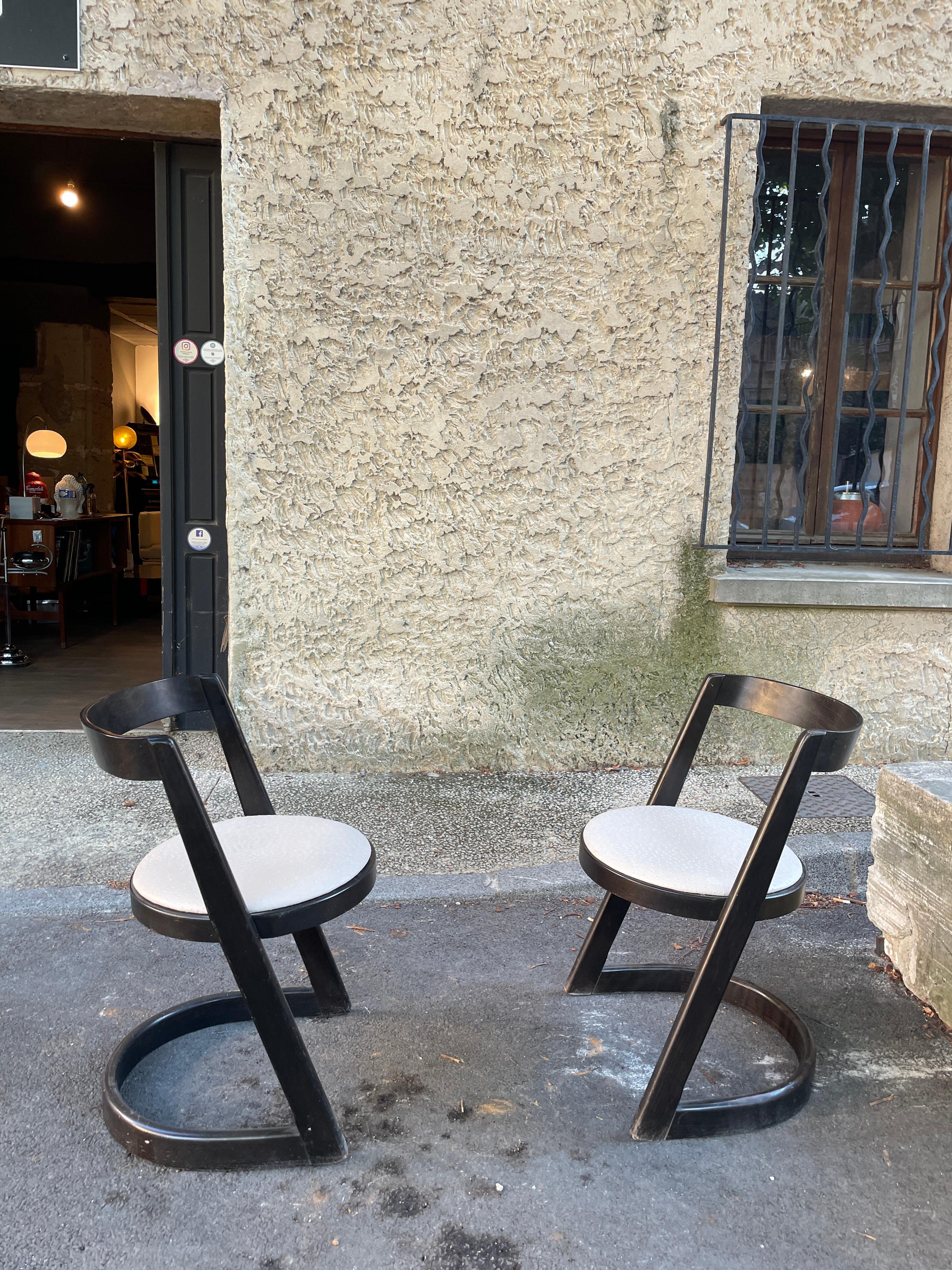 Cuir Ensemble de deux chaises Willy Rizzo 1970, Mari Sabot, Italie, Wood & White Leather Mid en vente