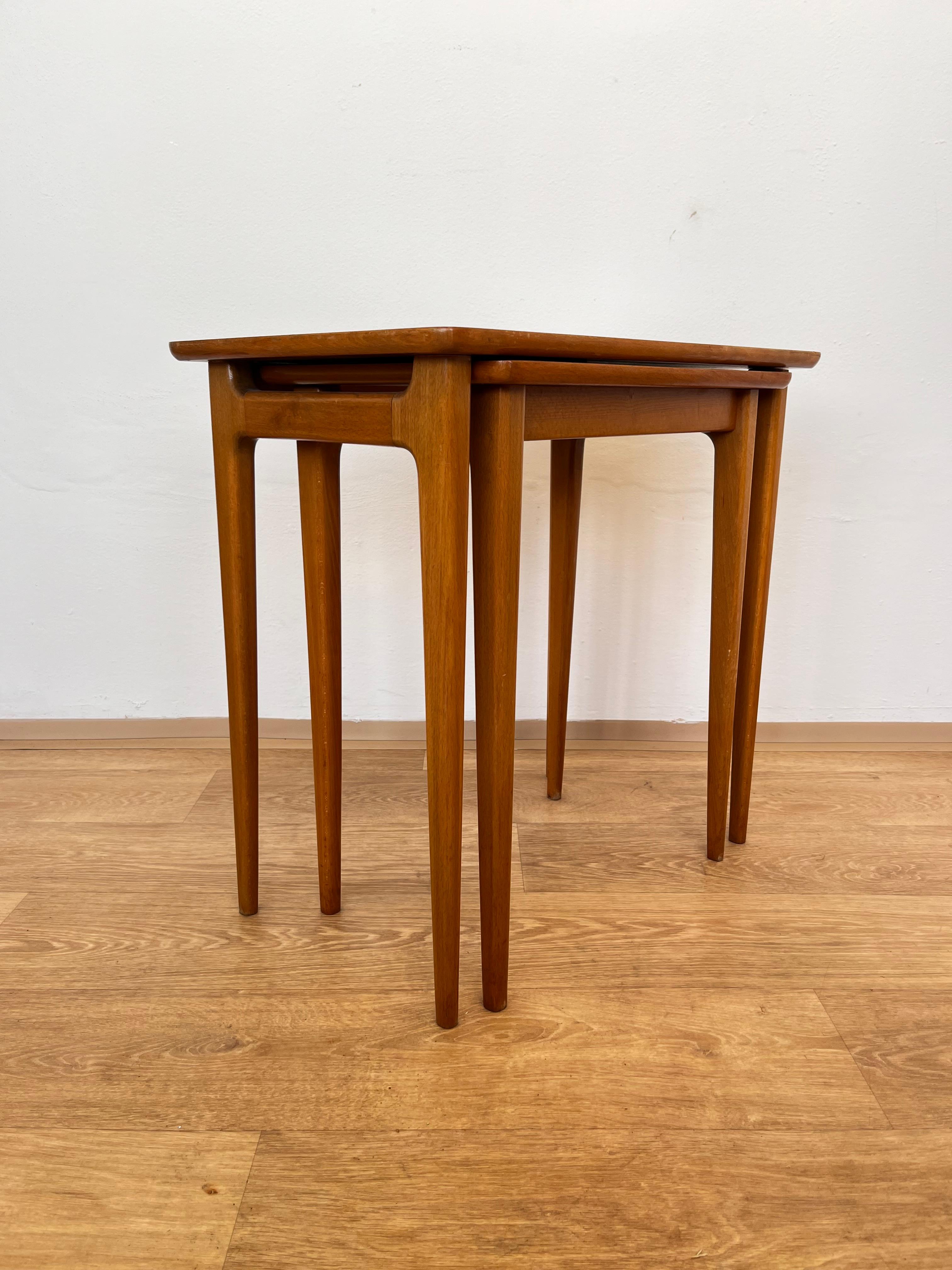 Hêtre Ensemble de deux tables gigognes en bois, Allemagne, années 1970 en vente