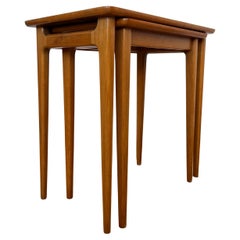 Set aus zwei Holz-Beistelltischen/Nesttischen – Deutschland / 1970er Jahre