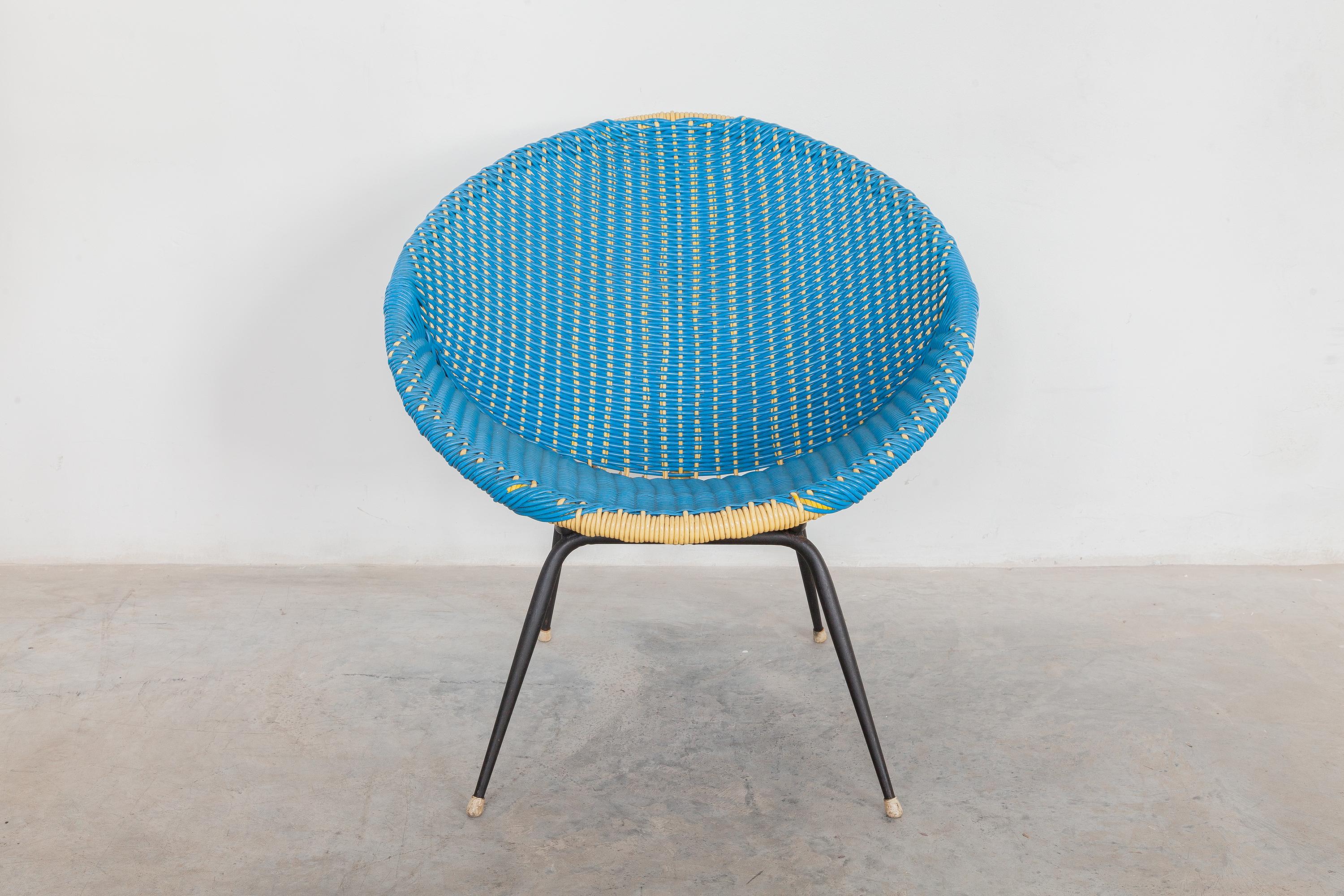 Set of midcentury woven bucket chairs. Tubular metal legs with rubber caps. The seat is woven in sturdy plastic cord. One blue and yellow weave and one black and yellow. In very good original condition.
Dimensions: 73 W x 75 H x 73 D cm, seat 40 cm