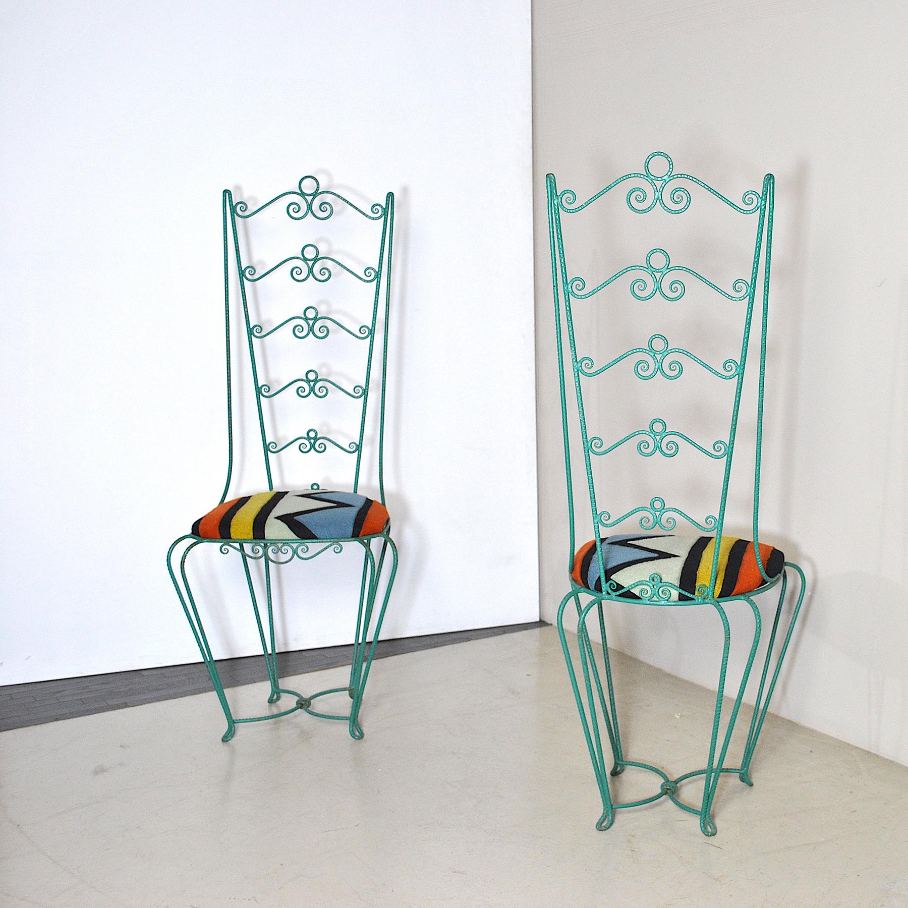 italien Ensemble de deux chaises en fer forgé des années soixante en vente