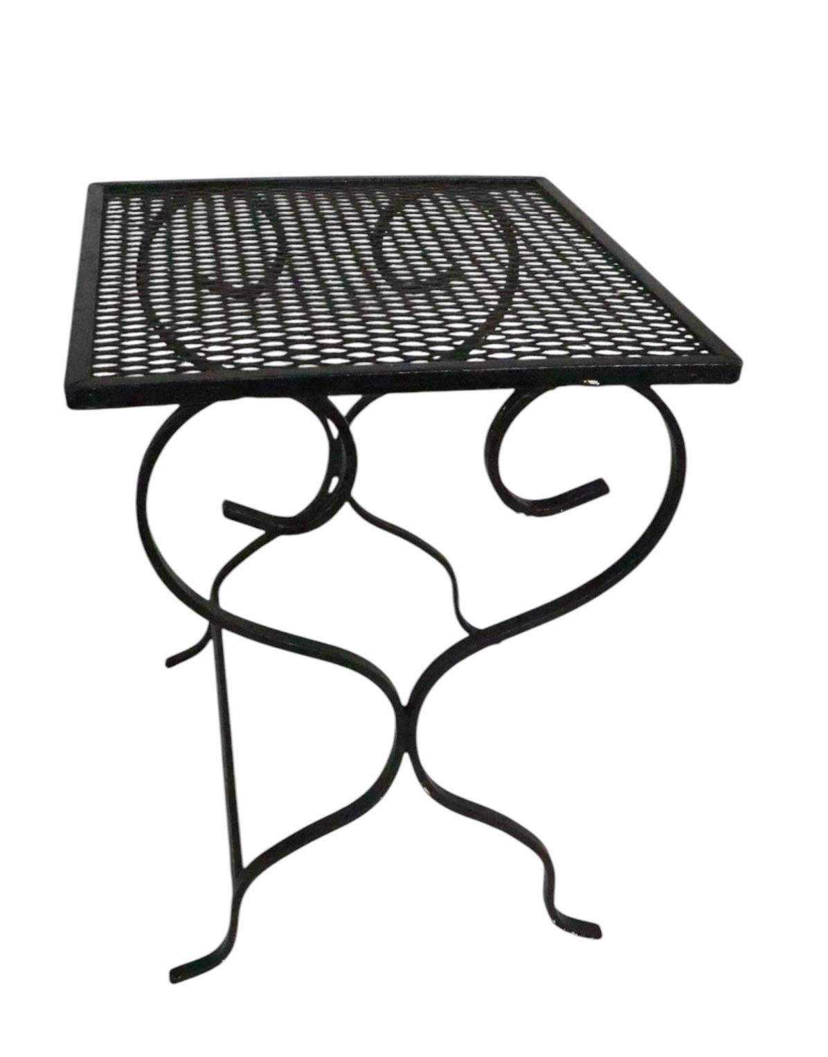 Juego de dos de hierro forjado  Mesas nido de jardín patio piscina att. a Woodard Hierro forjado en venta