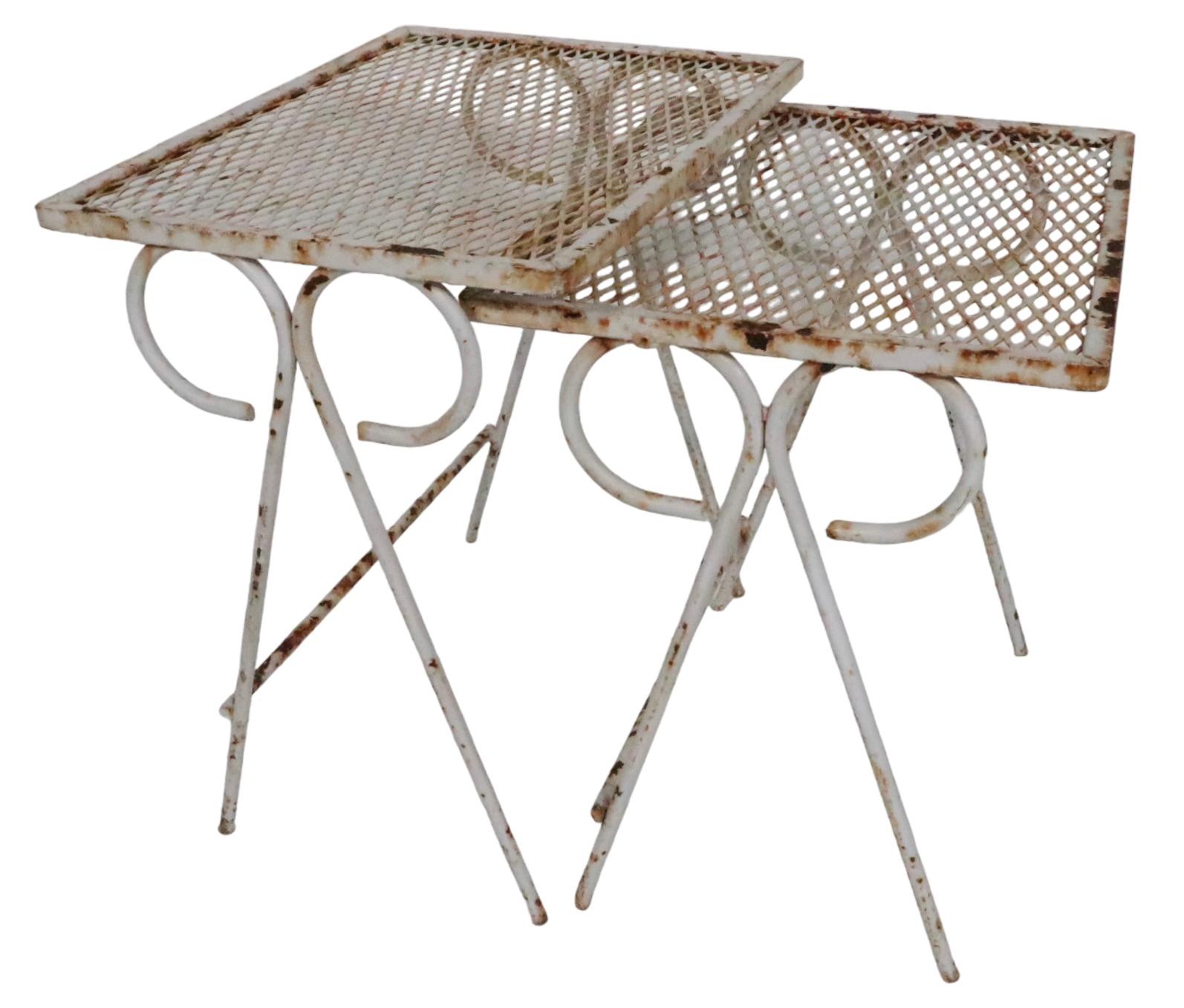 Set of Two Wrought Iron Nesting Tables by Tempestini for Salterini, circa 1950s In Good Condition For Sale In New York, NY