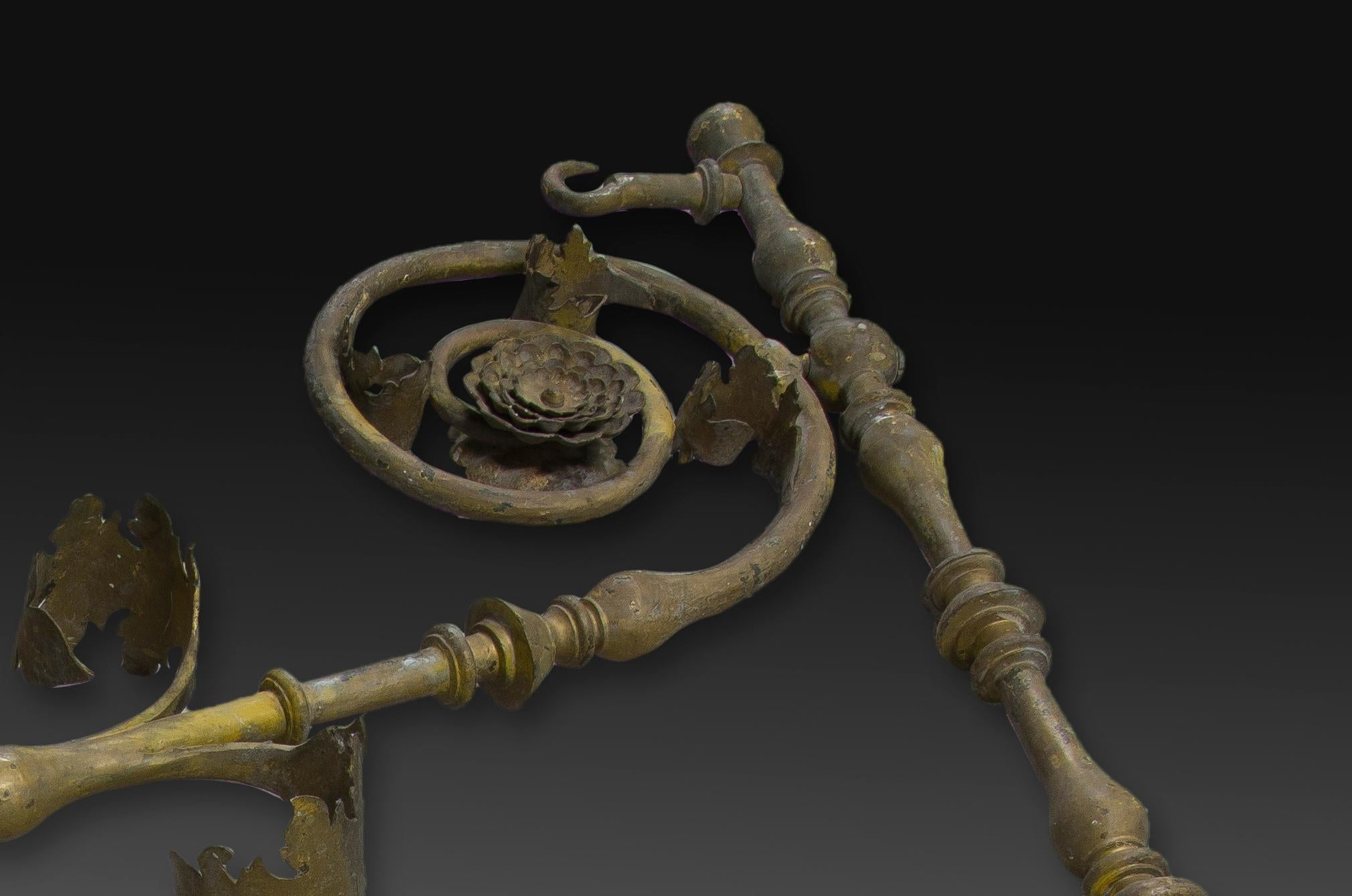 European Set of Two wrought Iron Supports, 16th-17th Century