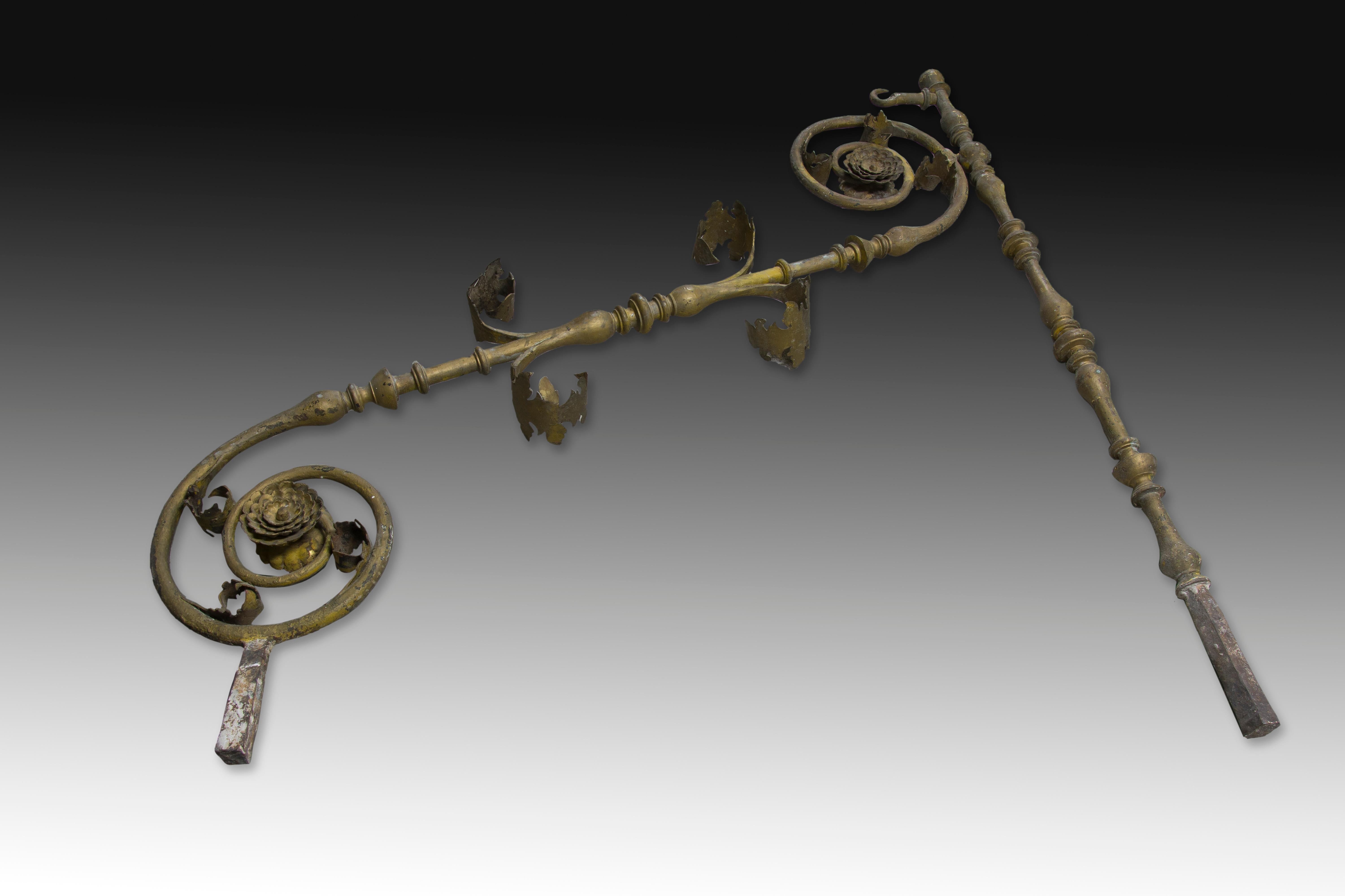 18th Century and Earlier Set of Two wrought Iron Supports, 16th-17th Century