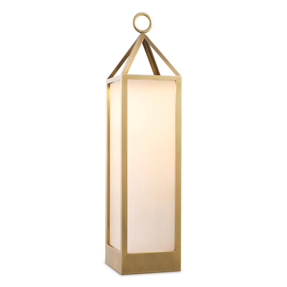 Set aus zwei Modulen für Außenleuchten XL, Messing antik, weißes Glas.

Beleuchten Sie Ihre Outdoor-Oase mit dem bezaubernden Charme des XL-Moduls für Außenleuchten.
Die Kombination aus antikem Messing und elegantem weißen Glas strahlt zeitlose
