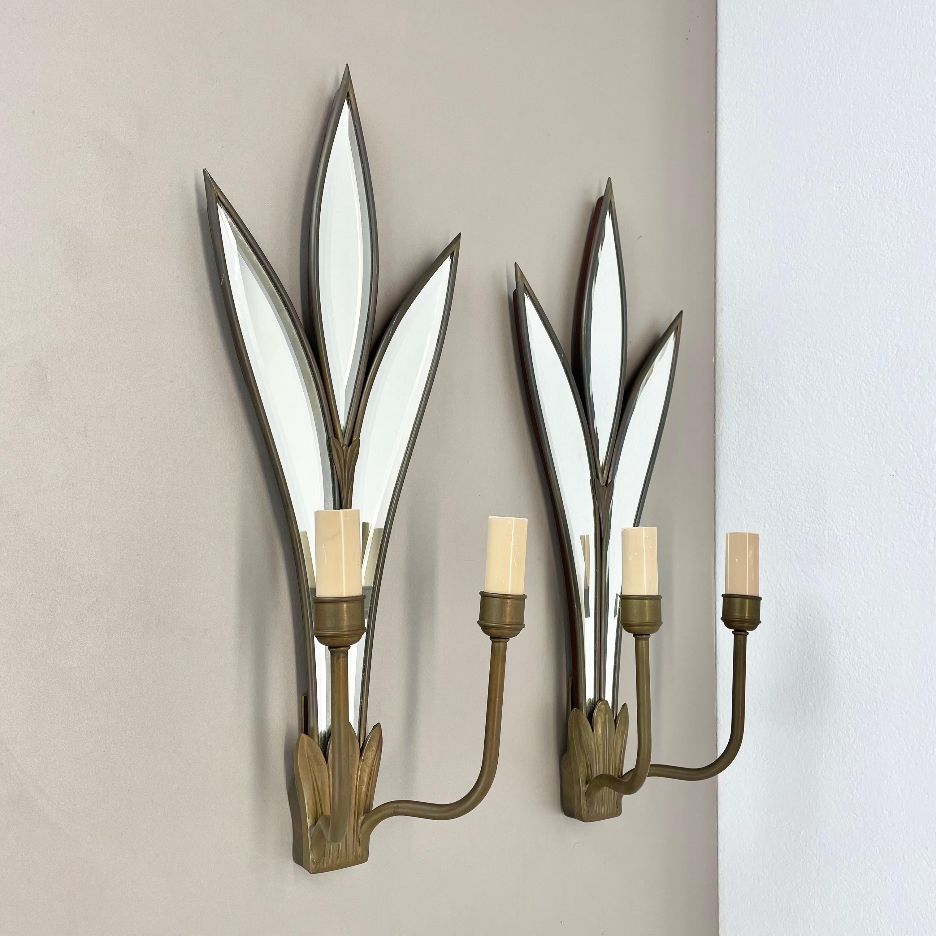 Article:

xxl Bronze wall light, set of 2


Producer:

Origin France


Age:

1970s



This modernist wall light set  was produced in France in the 1970s. It is made from solid bronze and floral formed backside wall application with mirrored glass.