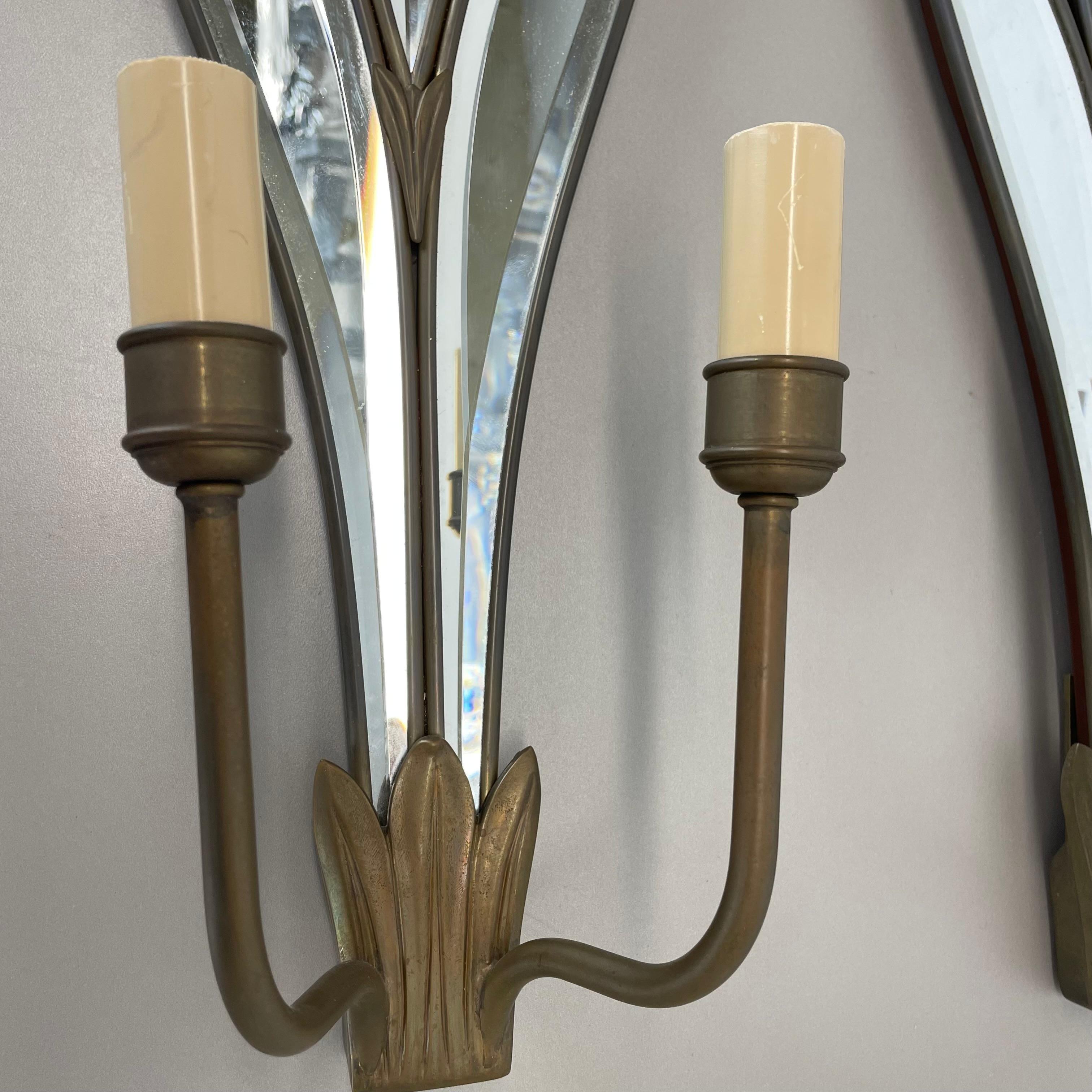 set di due specchiere floreali xxl 56cm e applique da teatro in bronzo, Francia 1970 no1 in vendita 1