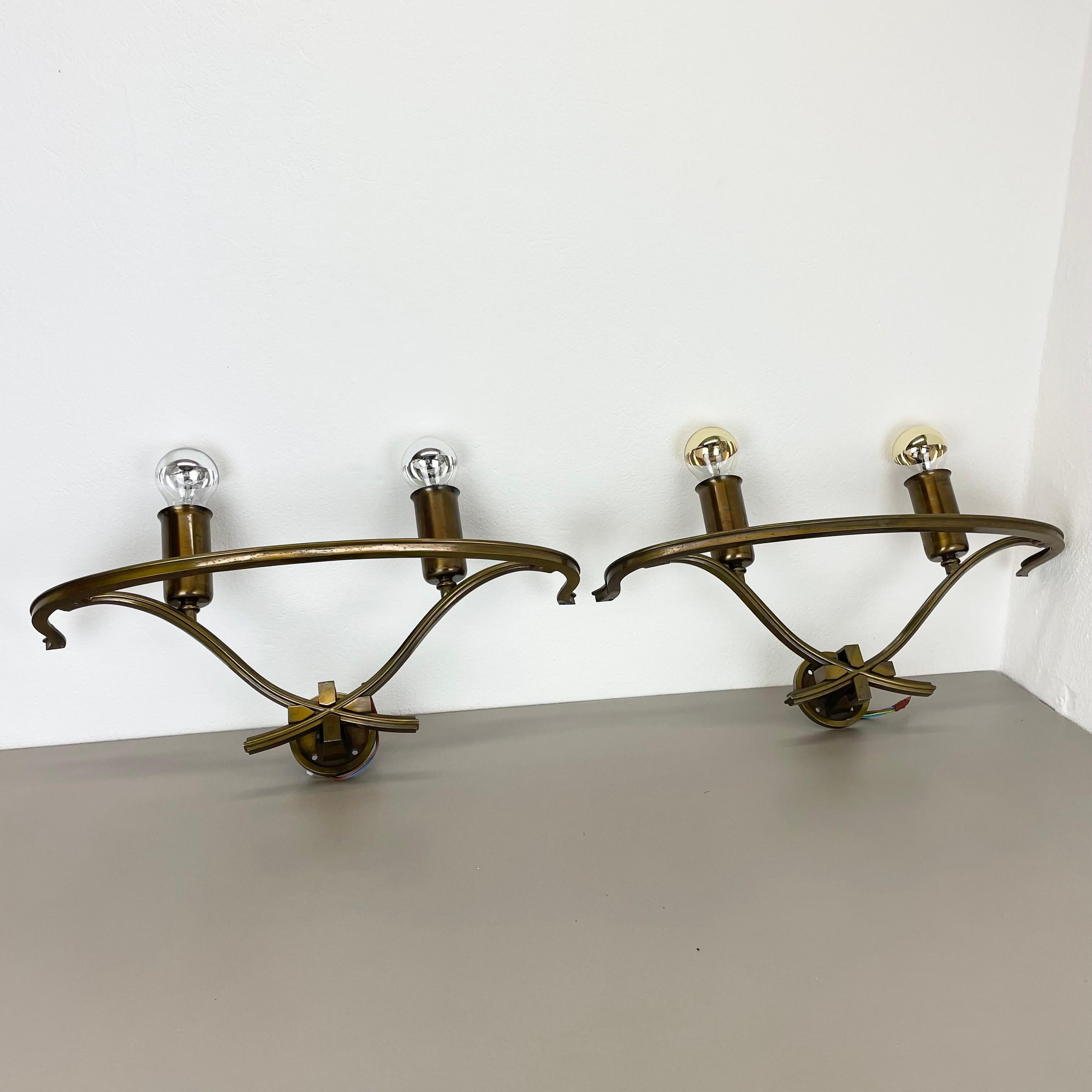 set of two xxl Modernist Brass Floral Theatre Wall Light Sconces, France, 1950 In Good Condition For Sale In Kirchlengern, DE