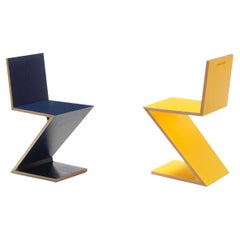 Set aus zwei Zickzack-Gläsern  Stuhl von Gerrit Thomas Rietveld für Cassina