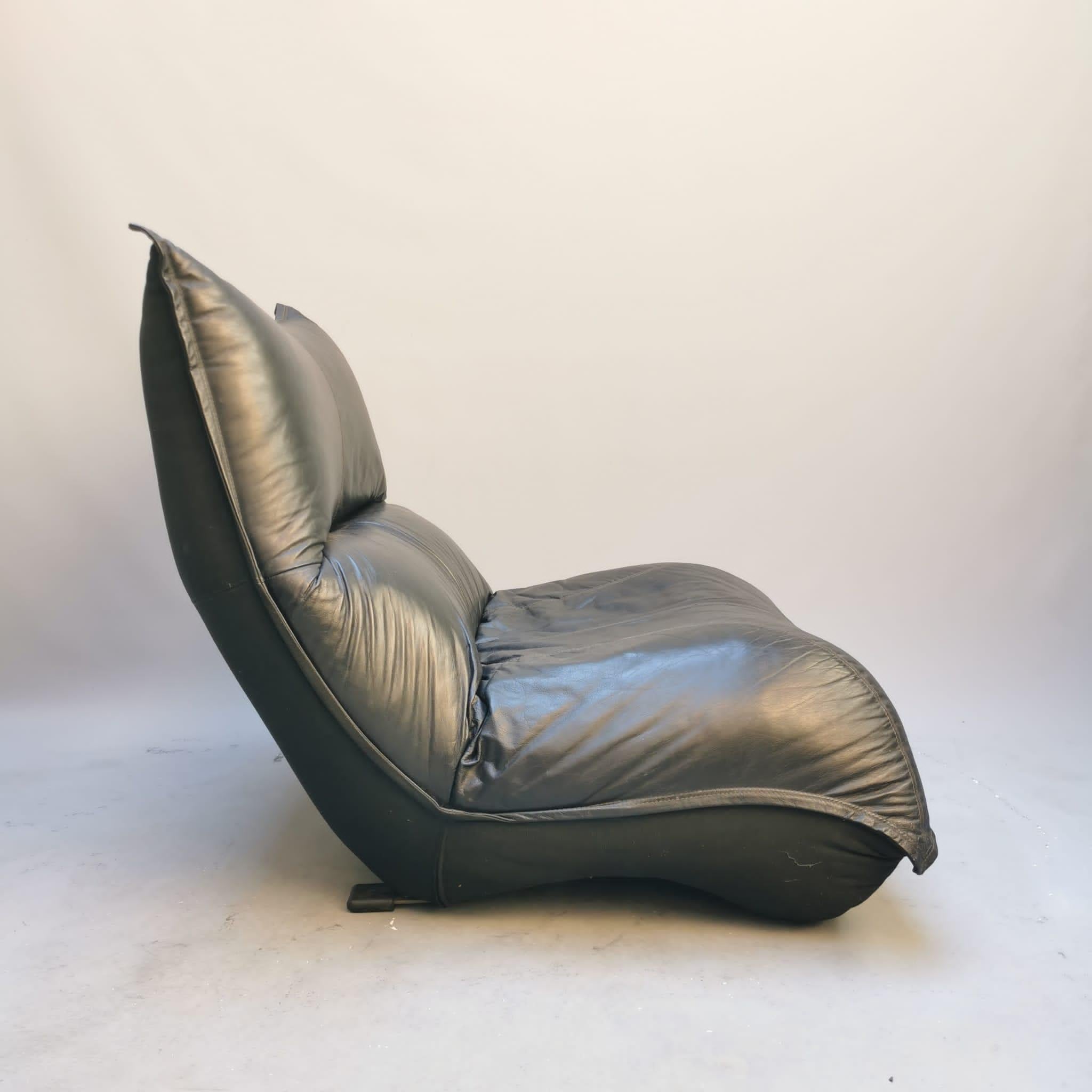 Italian Zinzolo armchair, Vittorio Varo for Plan For Sale