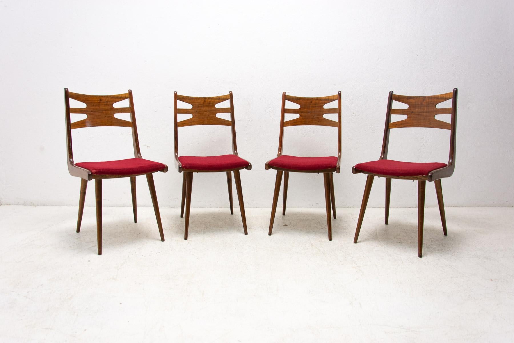 These beautiful Vintage dining chairs were made in the former Czechoslovakia in the 1970s.

It was most likely be TON company – the successor of Thonet in Czechoslovakia

They features original crimson fabric and walnut wood structure. The