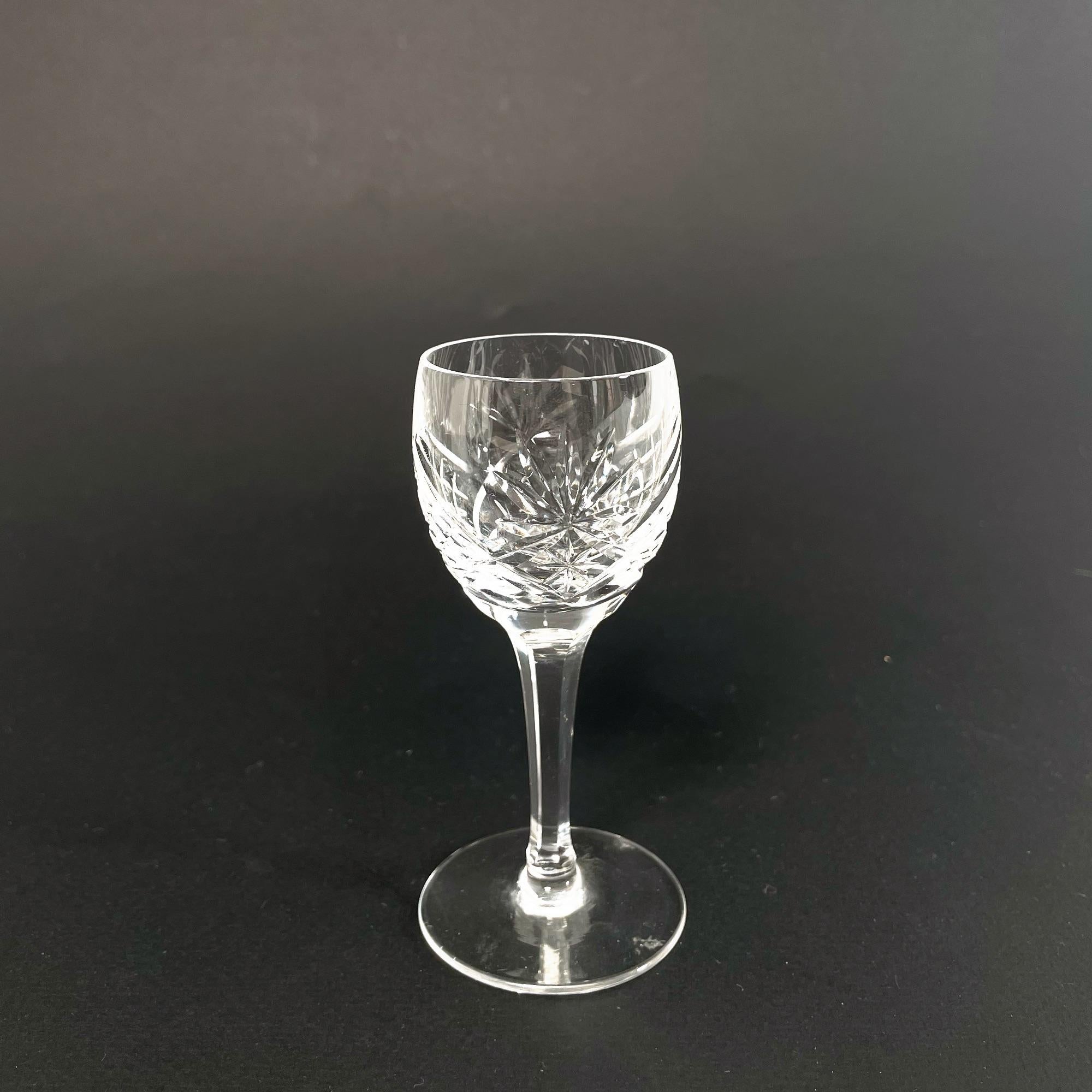Ensemble de différents verres de Bohème en cristal taillés à la main, années 1980 Excellent état - En vente à PARIS, FR