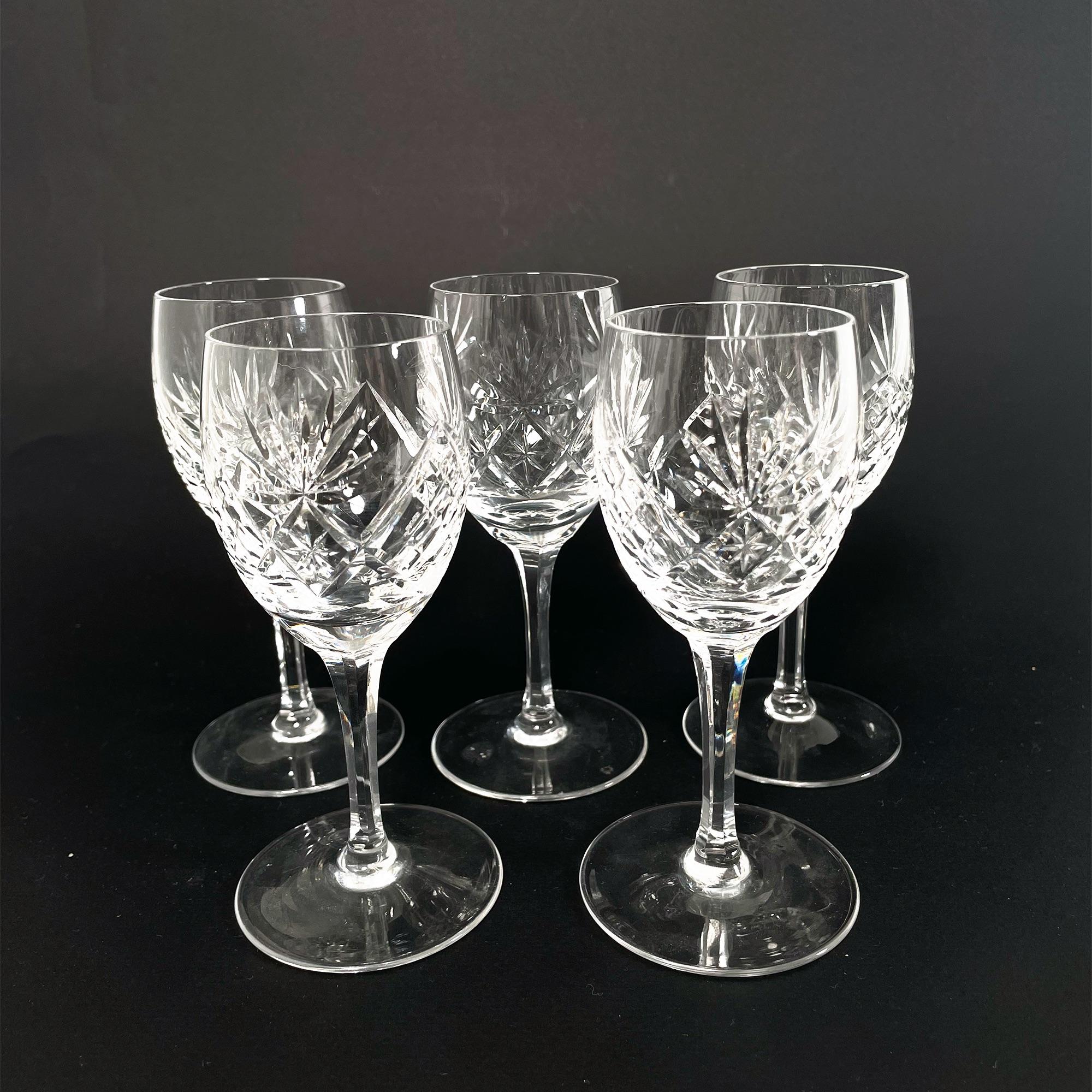 Ensemble de différents verres de Bohème en cristal taillés à la main, années 1980 en vente 1