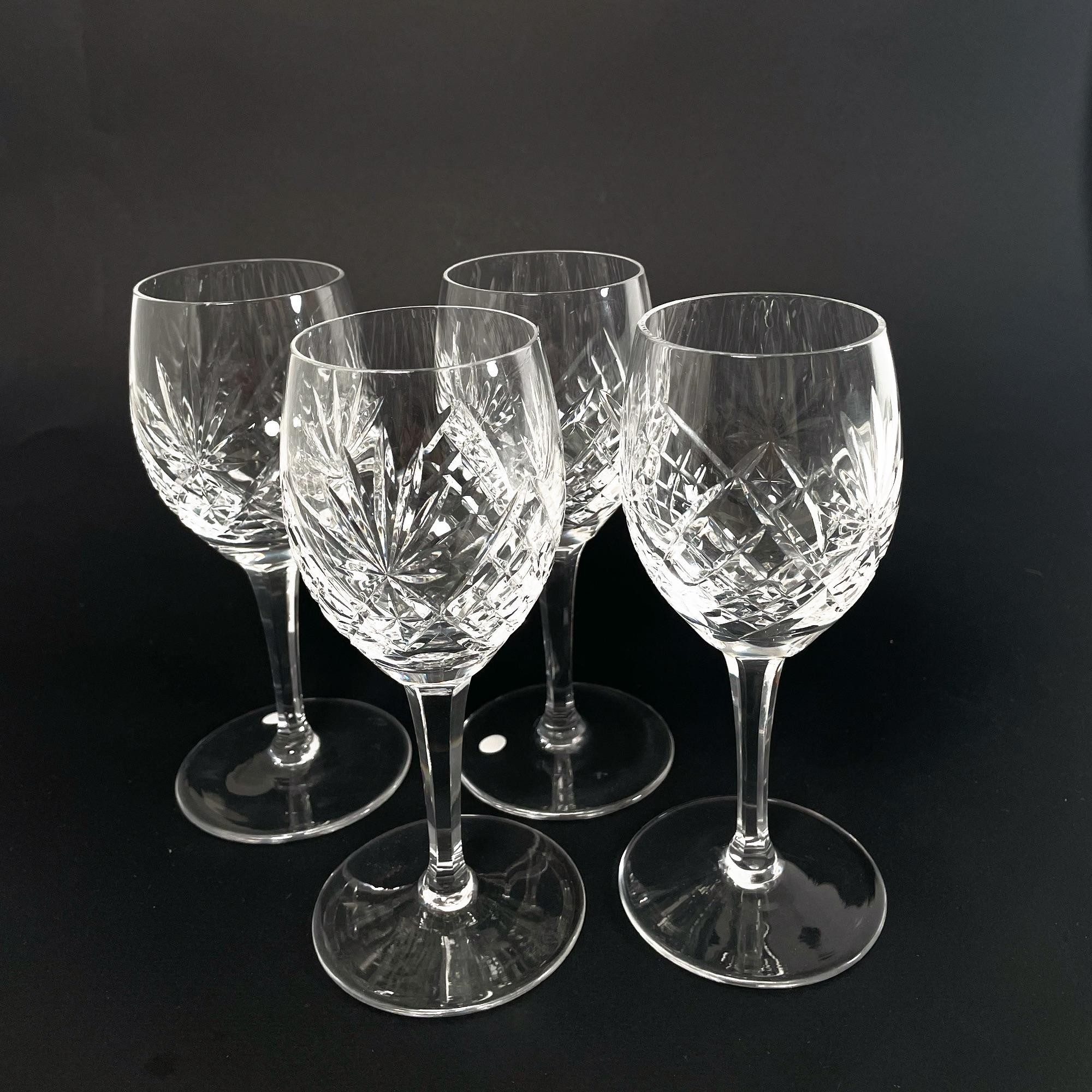 Ensemble de différents verres de Bohème en cristal taillés à la main, années 1980 en vente 4