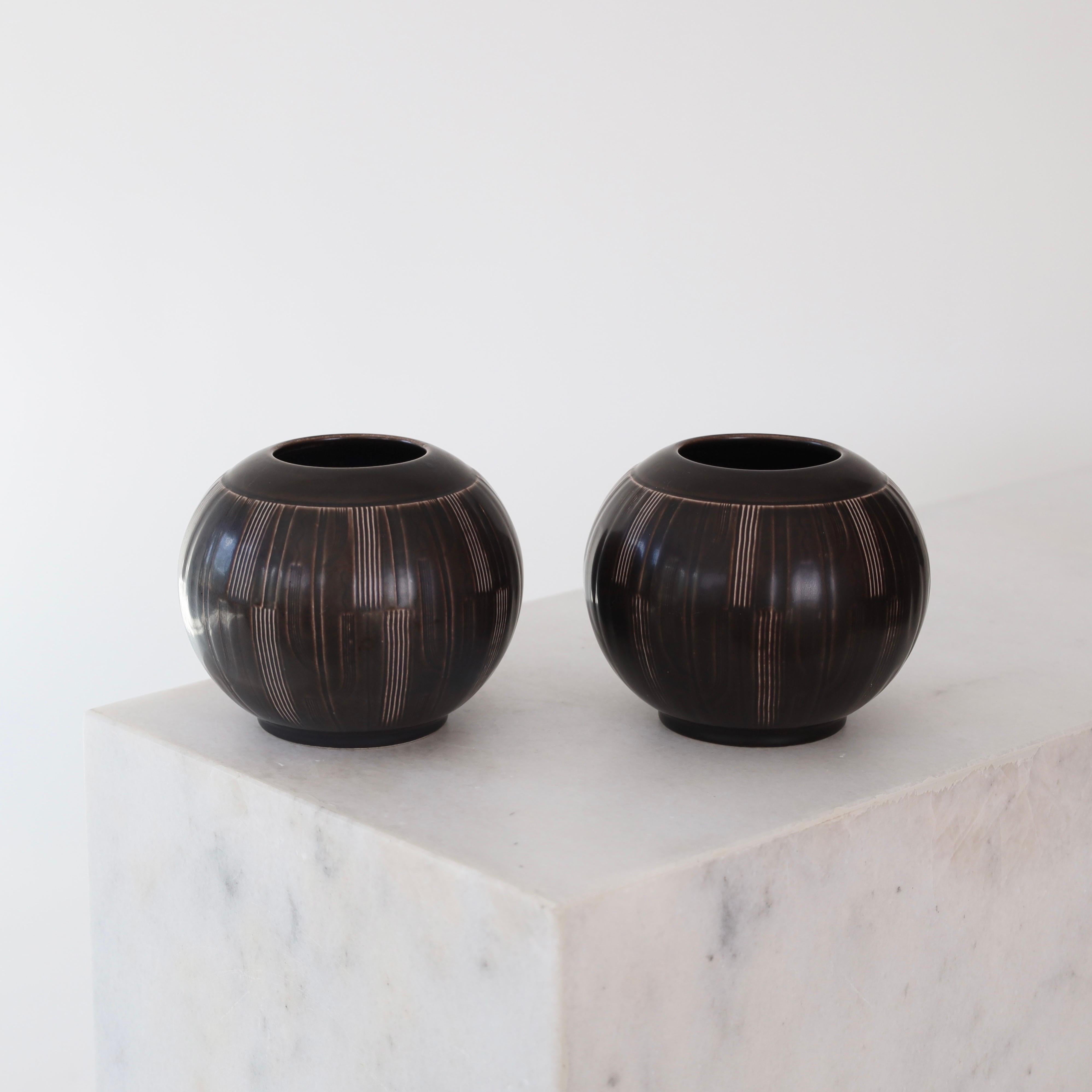 Set of vases by Nils Thorsson for Aluminia, 1950s, Denmark For Sale 4