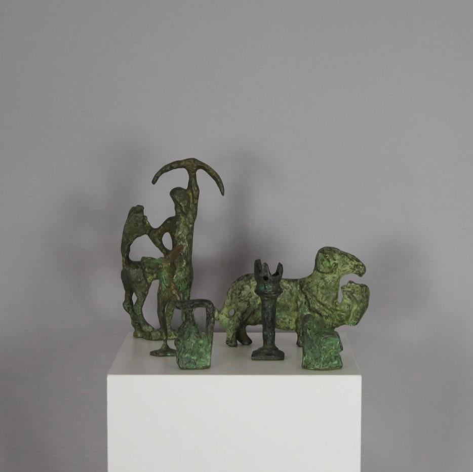 Satz von wunderschön detaillierten surrealistischen oder hellenistischen Bronzeskulpturen im Stil von Giacometti. Italien, um 1930.
