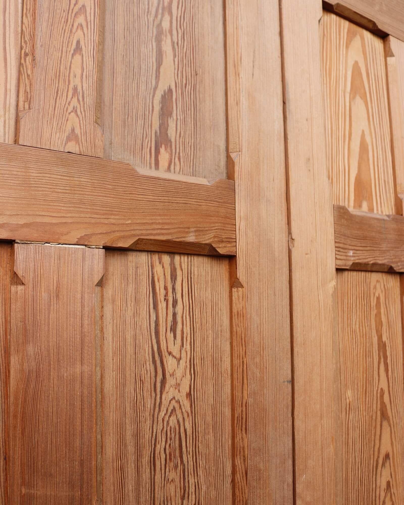 Set of Victorian 6-Panel Pitch Pine Reclaimed Chapel Doors In Fair Condition For Sale In Wormelow, Herefordshire