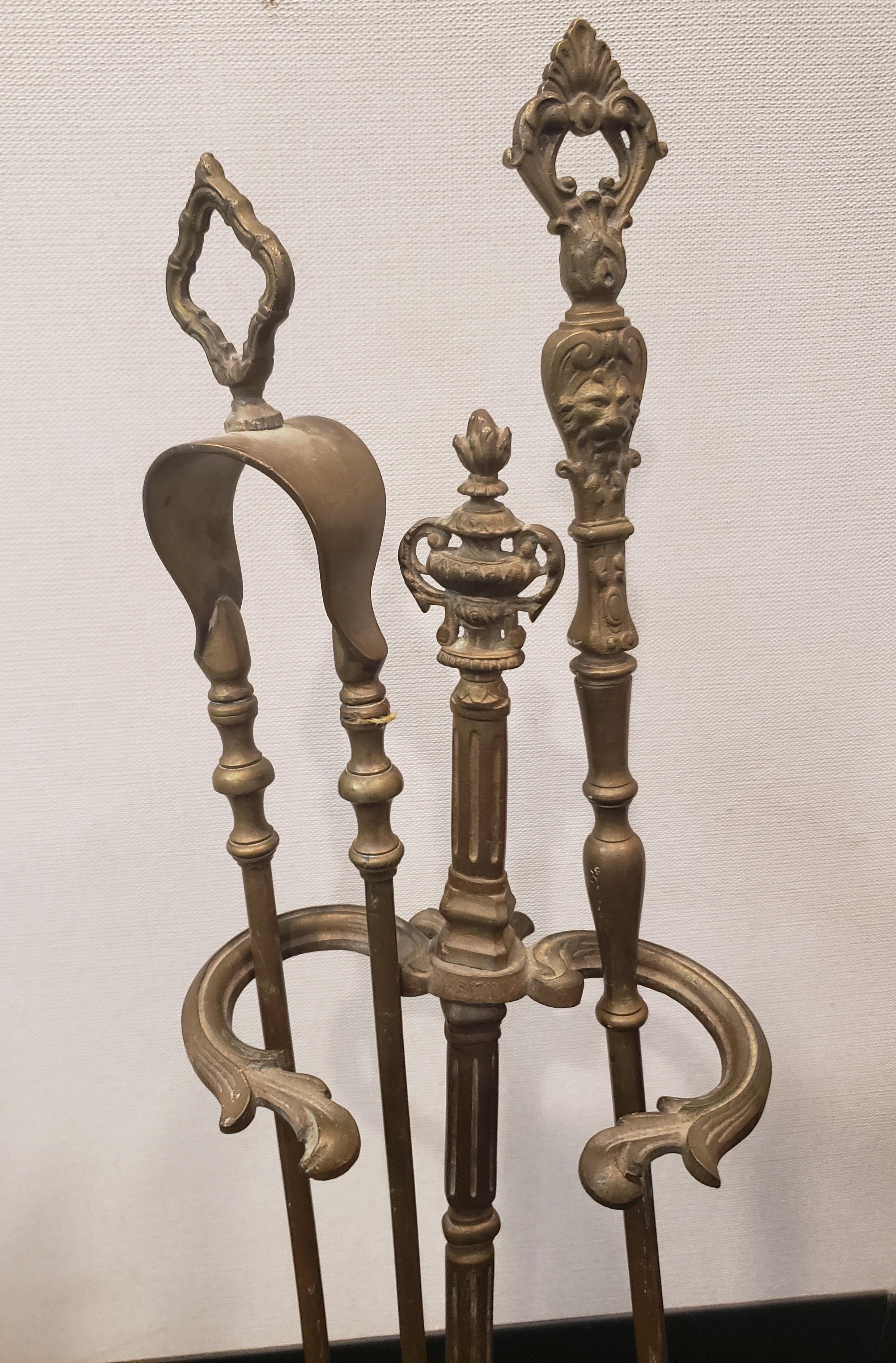 Set of  Victorian Bronze Fire Place Tools In Good Condition For Sale In Germantown, MD