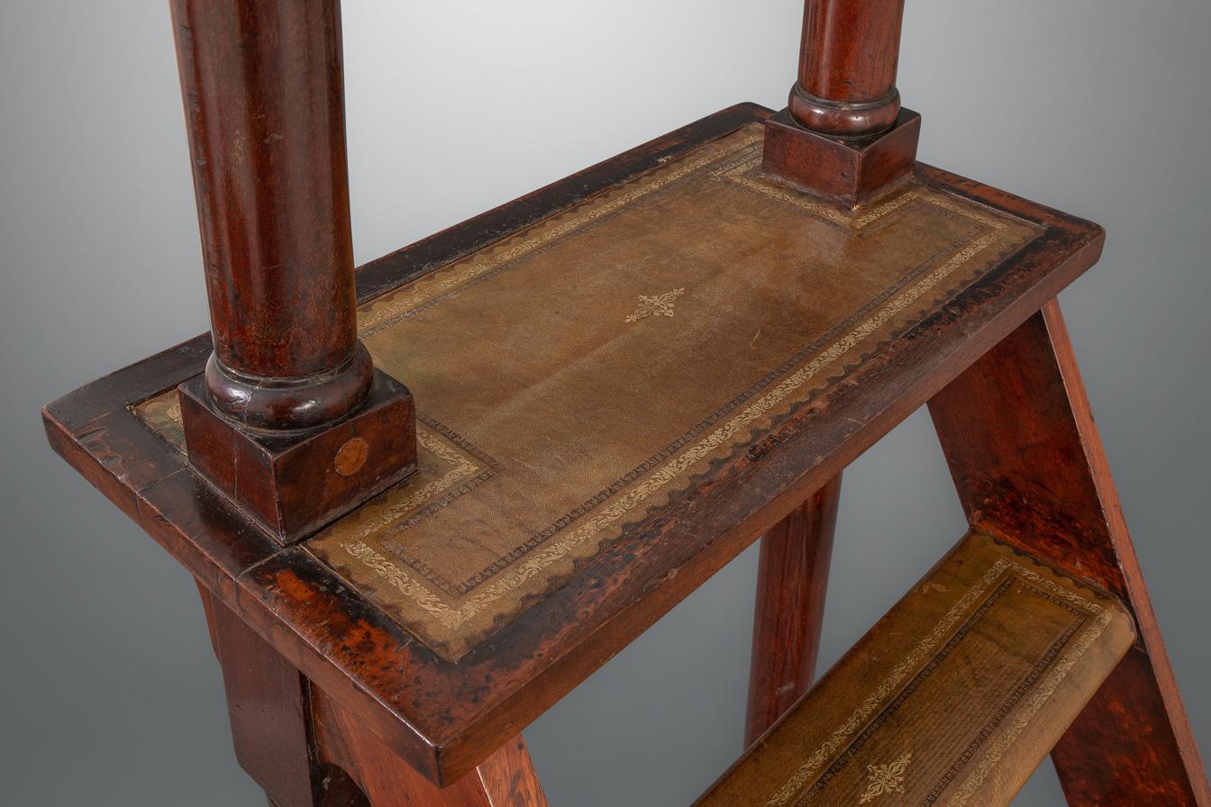 Set of Victorian Mahogany Library Steps In Good Condition For Sale In New York, NY