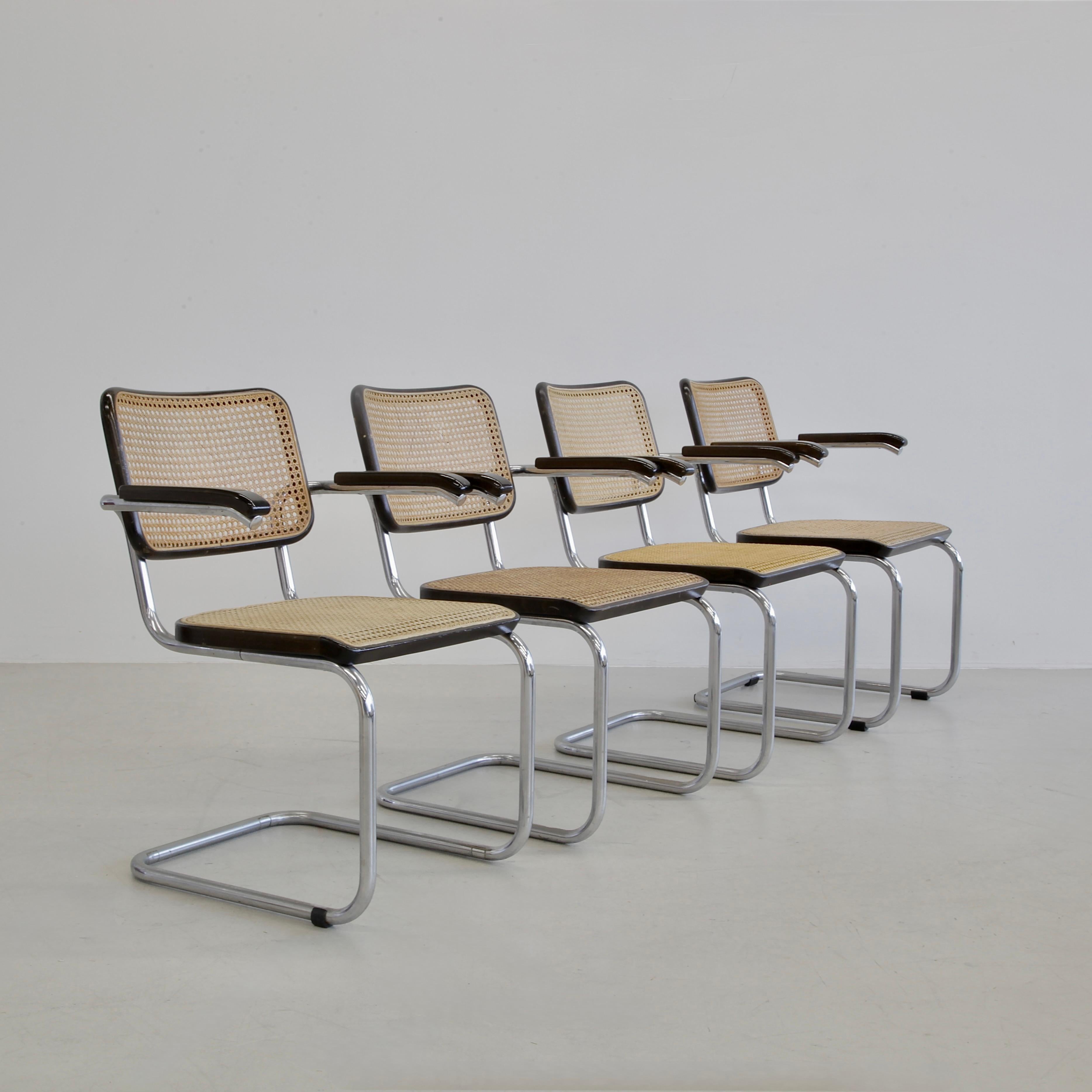 Conjunto de sillas cantilever Vintage B64 de Marcel BREUER para THONET, 1979/ 1980 Alemán en venta