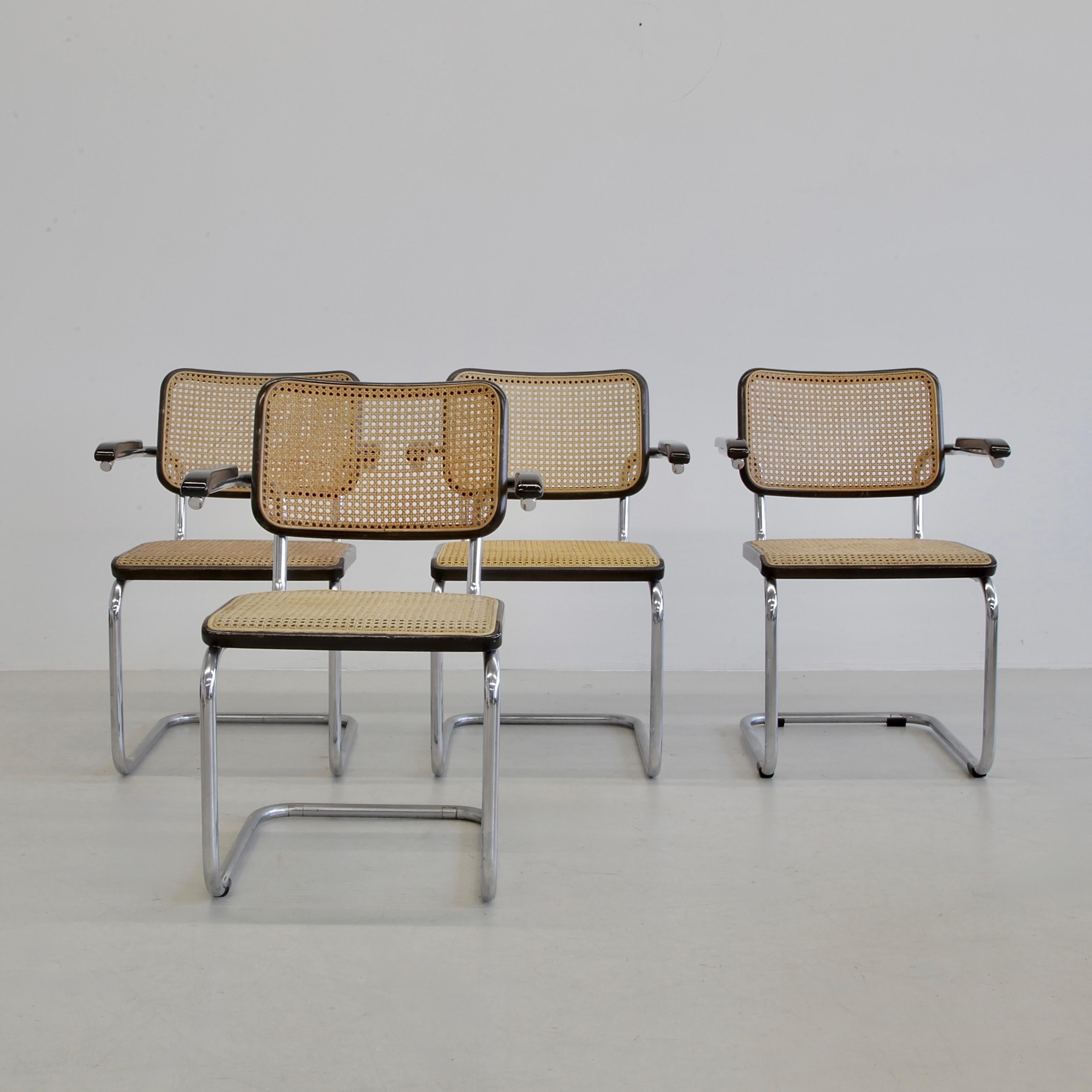 Conjunto de sillas cantilever Vintage B64 de Marcel BREUER para THONET, 1979/ 1980 finales del siglo XX en venta