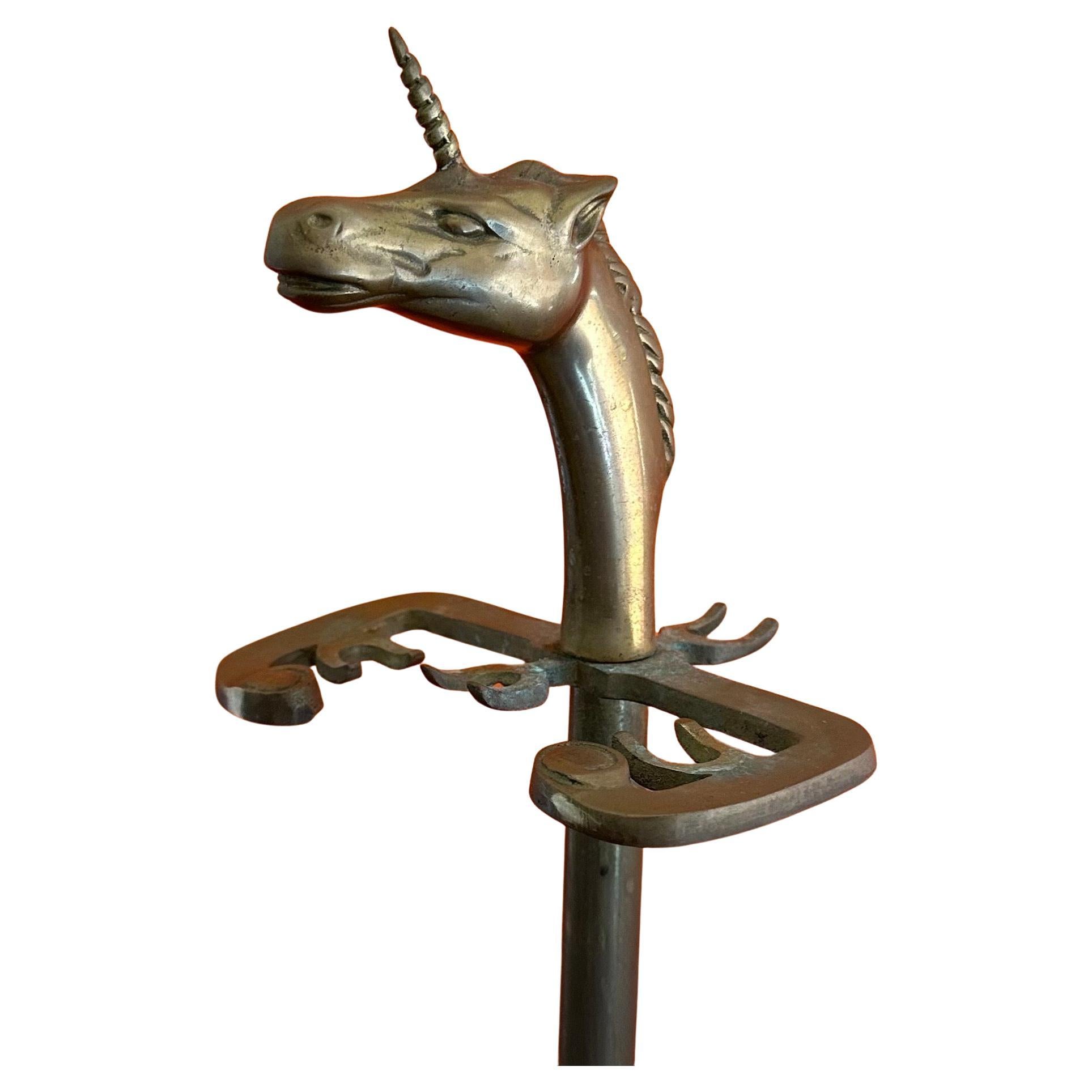 Set von Vintage Messing Kamin Werkzeuge mit Pferd / Einhorn Griffe und Stand (Gegossen) im Angebot