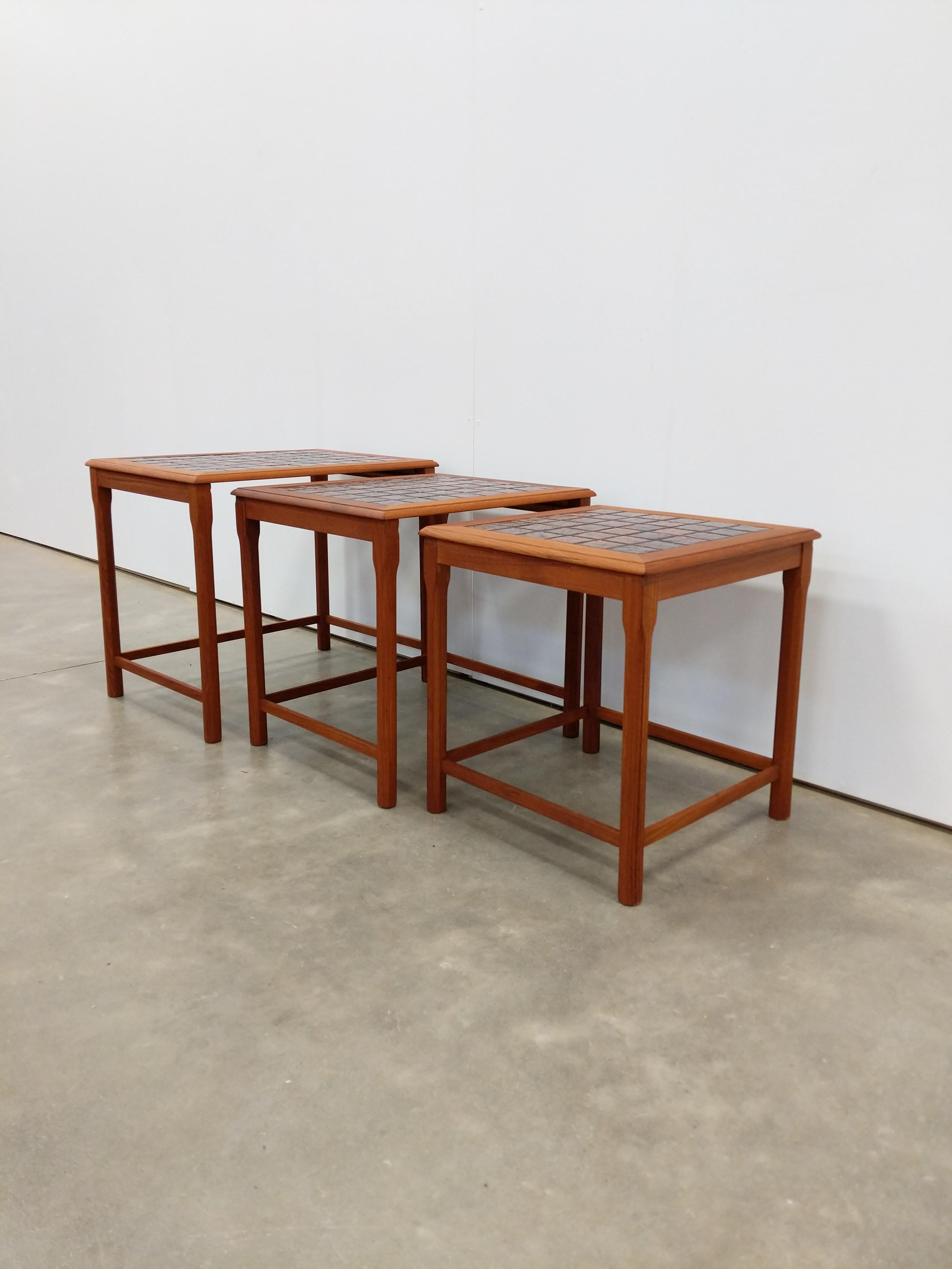 Mid-Century Modern Set of Vintage Danish Modern Teak and Tile Nesting Tables For Sale