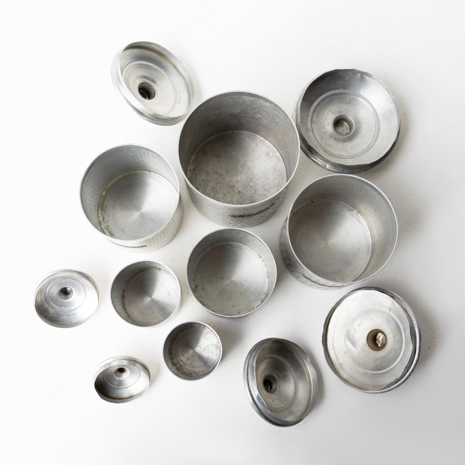 Juego de botes de aluminio graduados Art Decó franceses, años 30 en venta 3