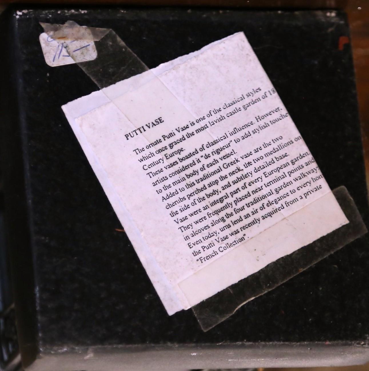 Ensemble d'urnes à chérubin sur piédestal, ensemble de trois en vente 4